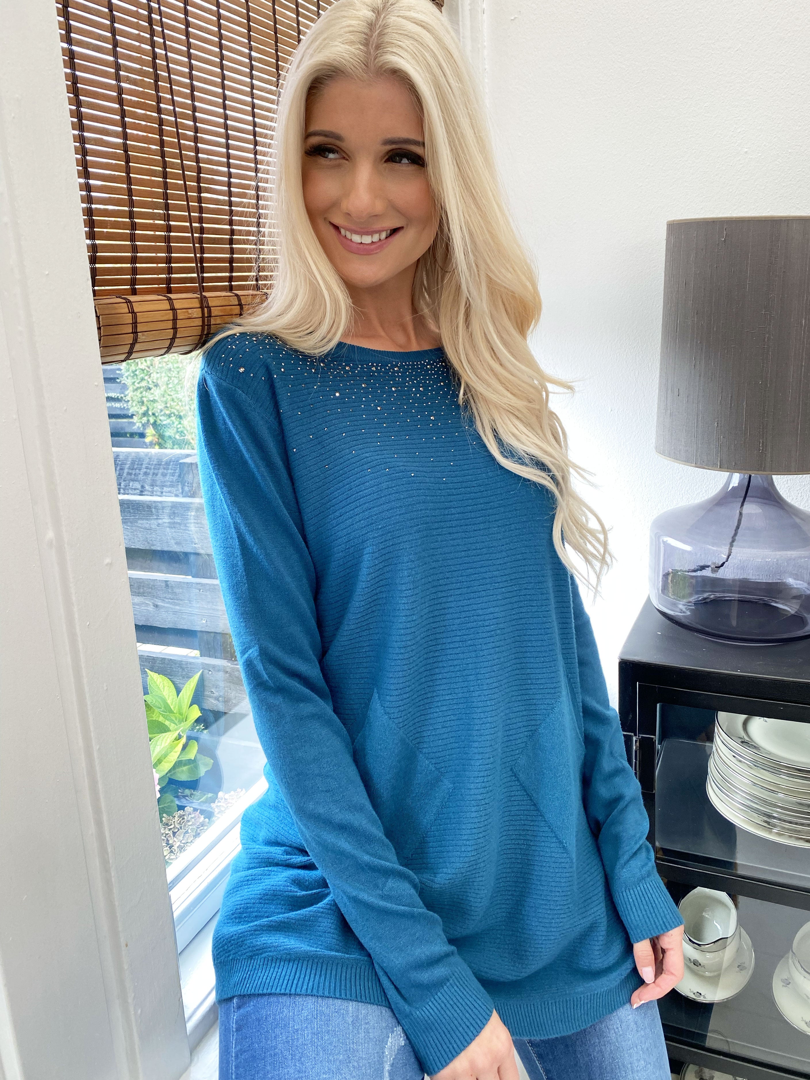 Vendela - Mycket mjuk stickad blus med strass