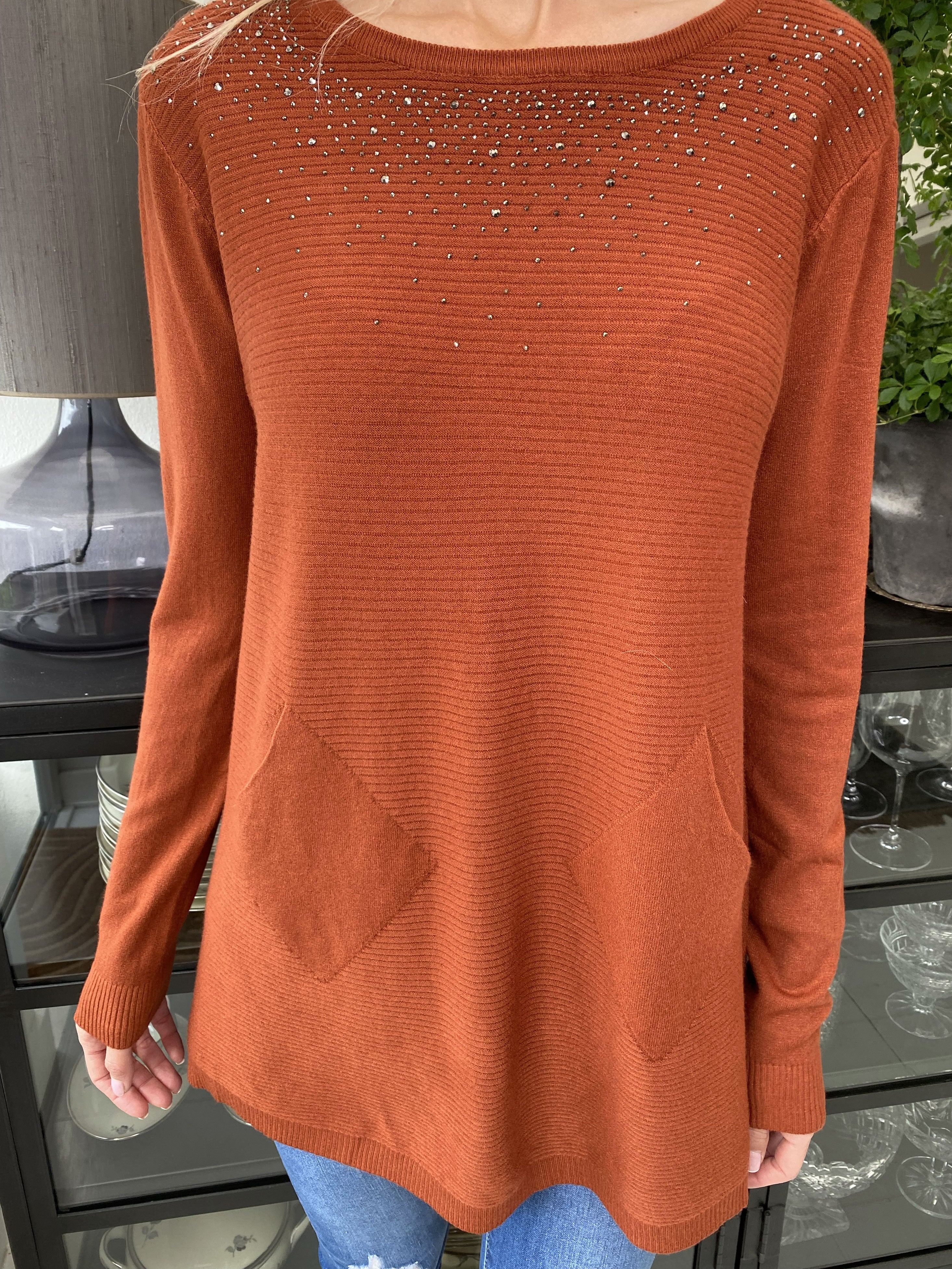 Vendela - Mycket mjuk stickad blus med strass