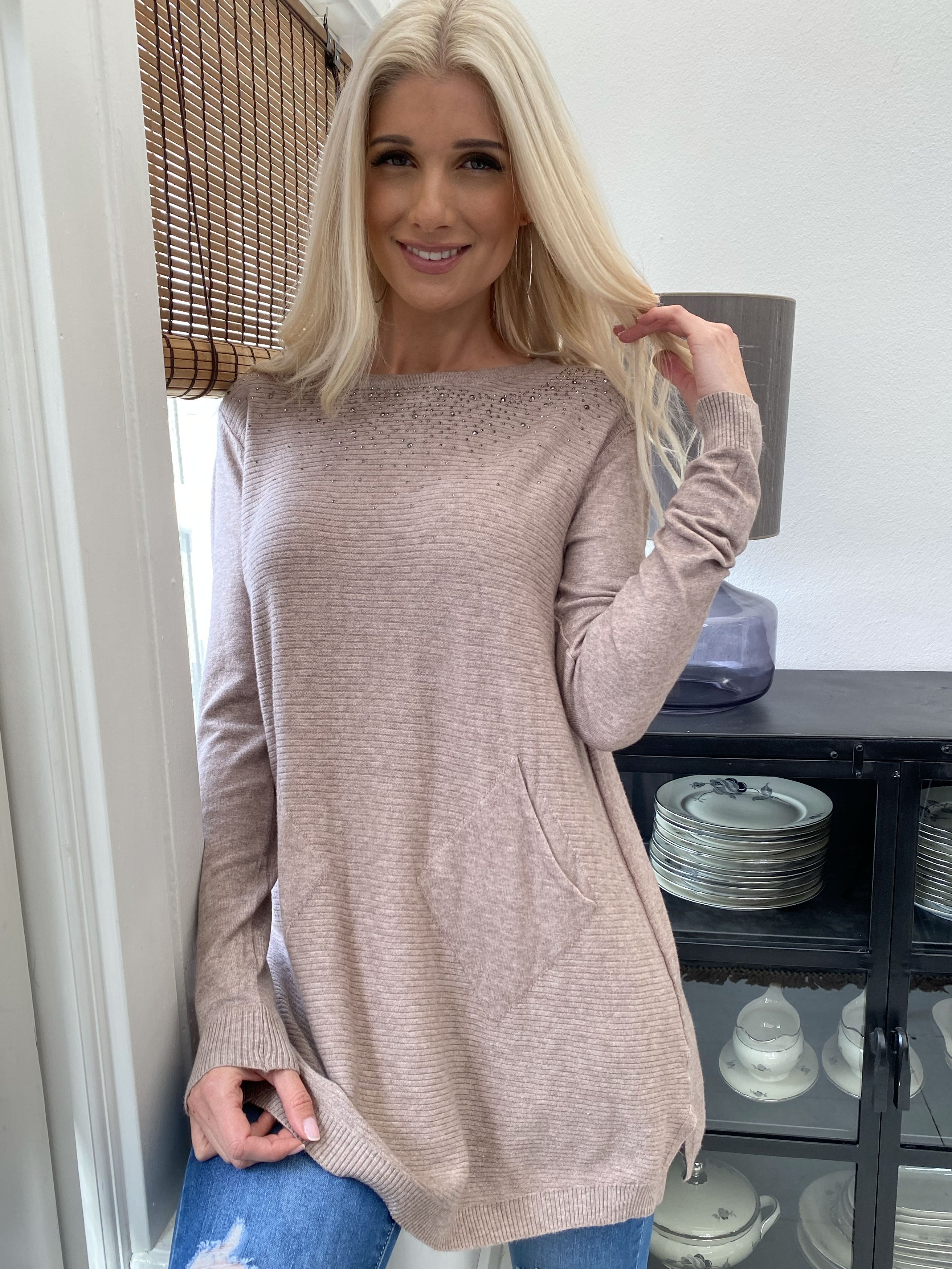 Vendela - Mycket mjuk stickad blus med strass