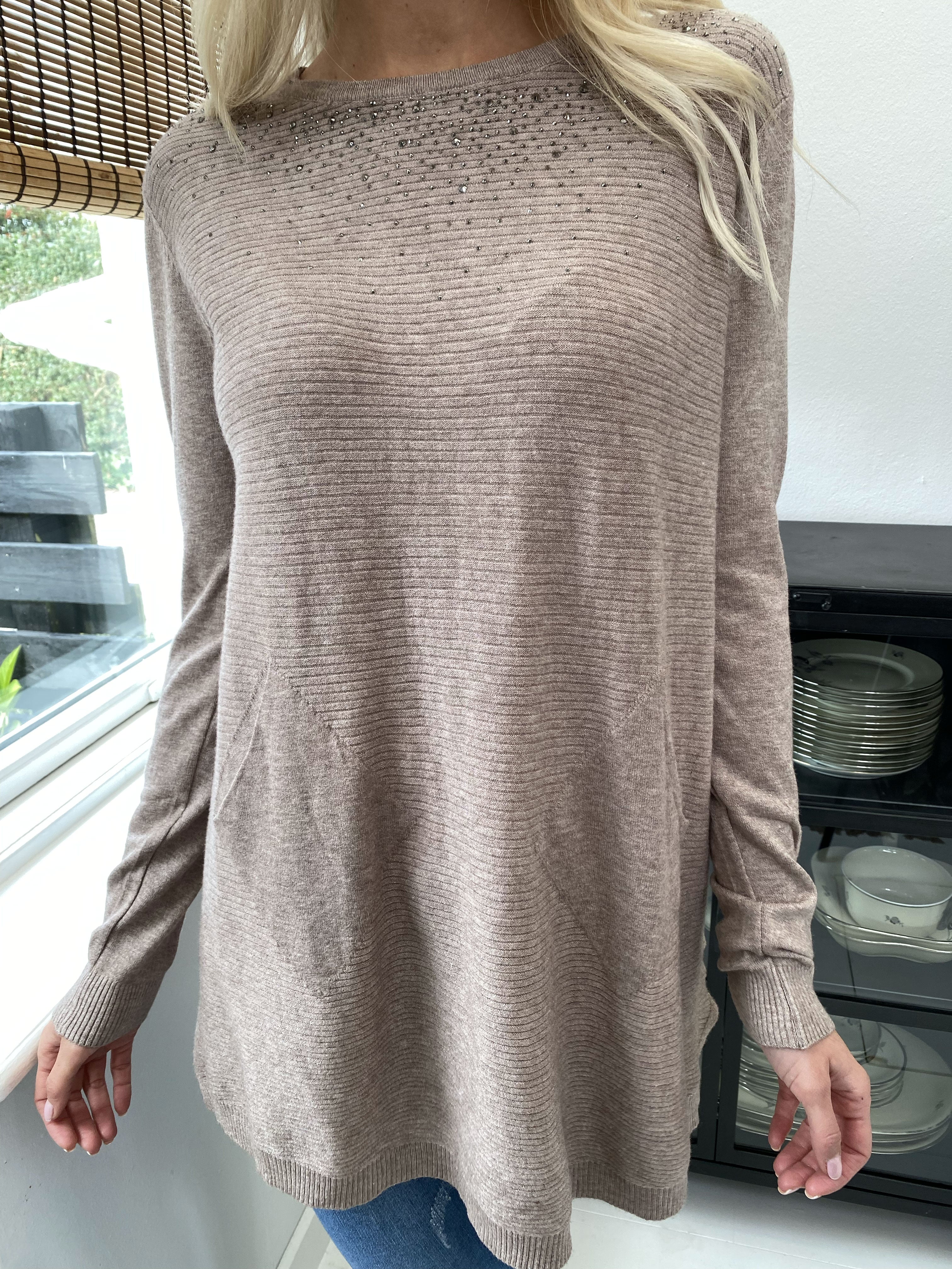 Vendela - Mycket mjuk stickad blus med strass