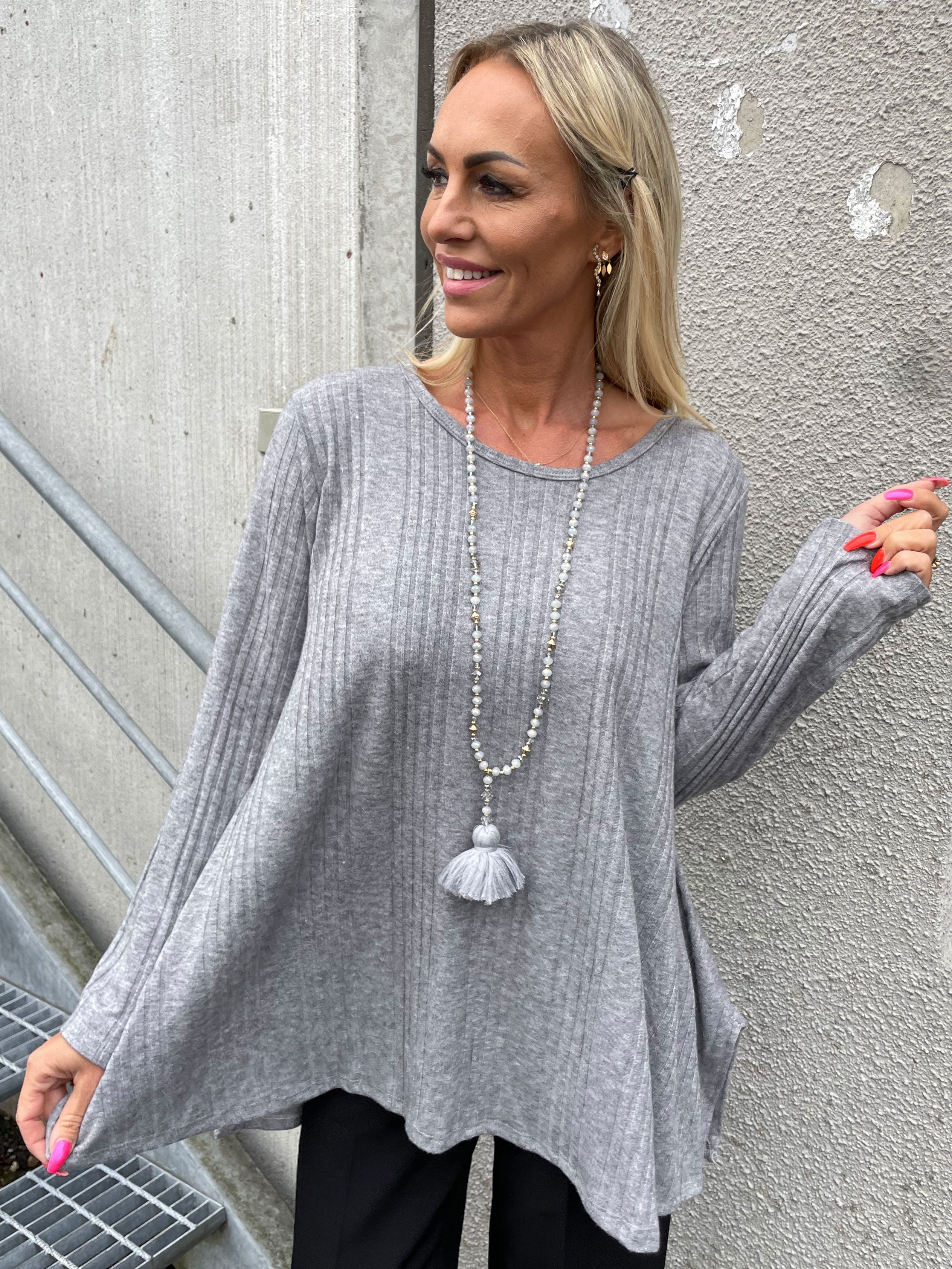 Ventura - Härlig mjuk stickad blus - Grey