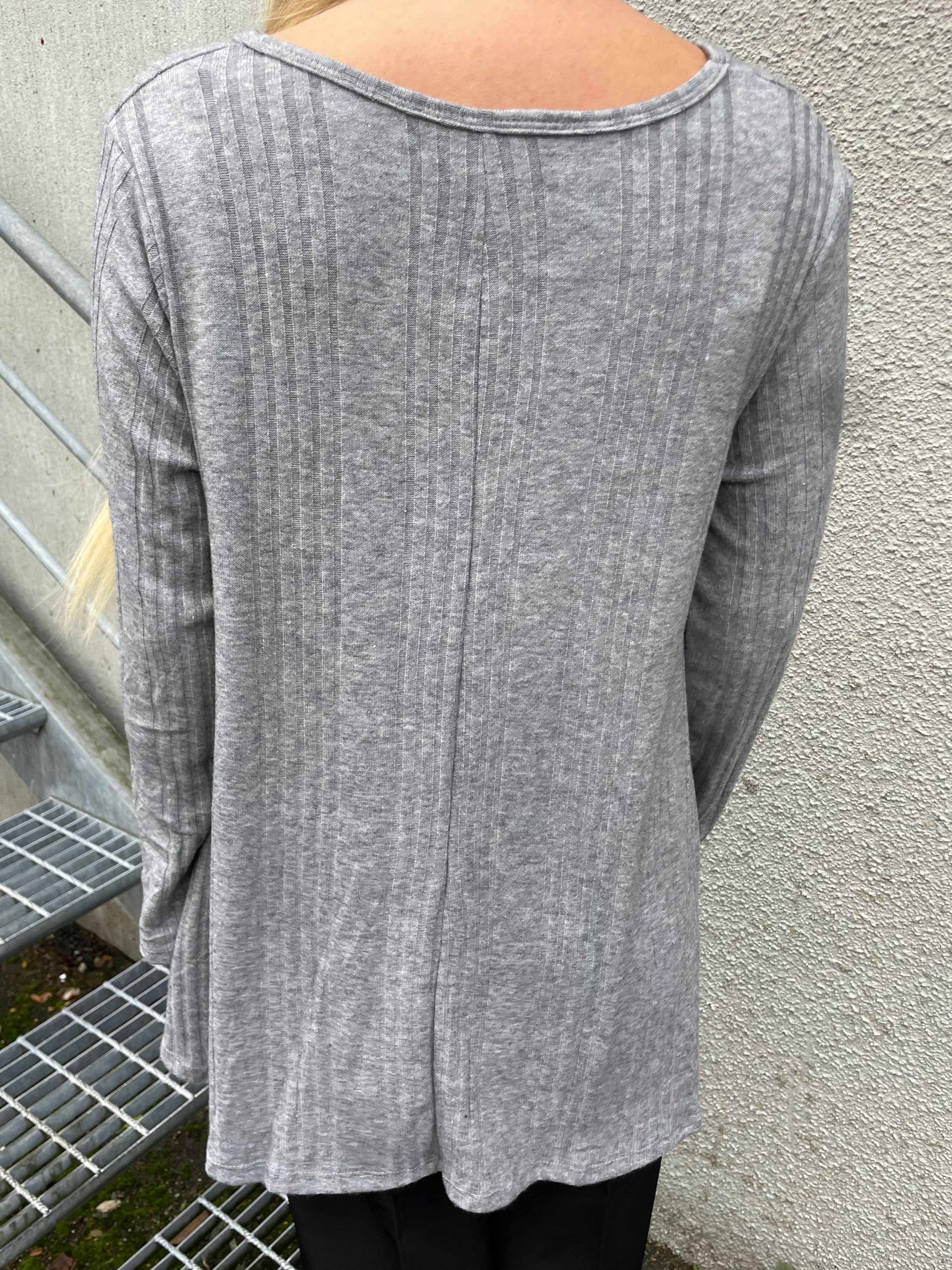 Ventura - Härlig mjuk stickad blus - Black