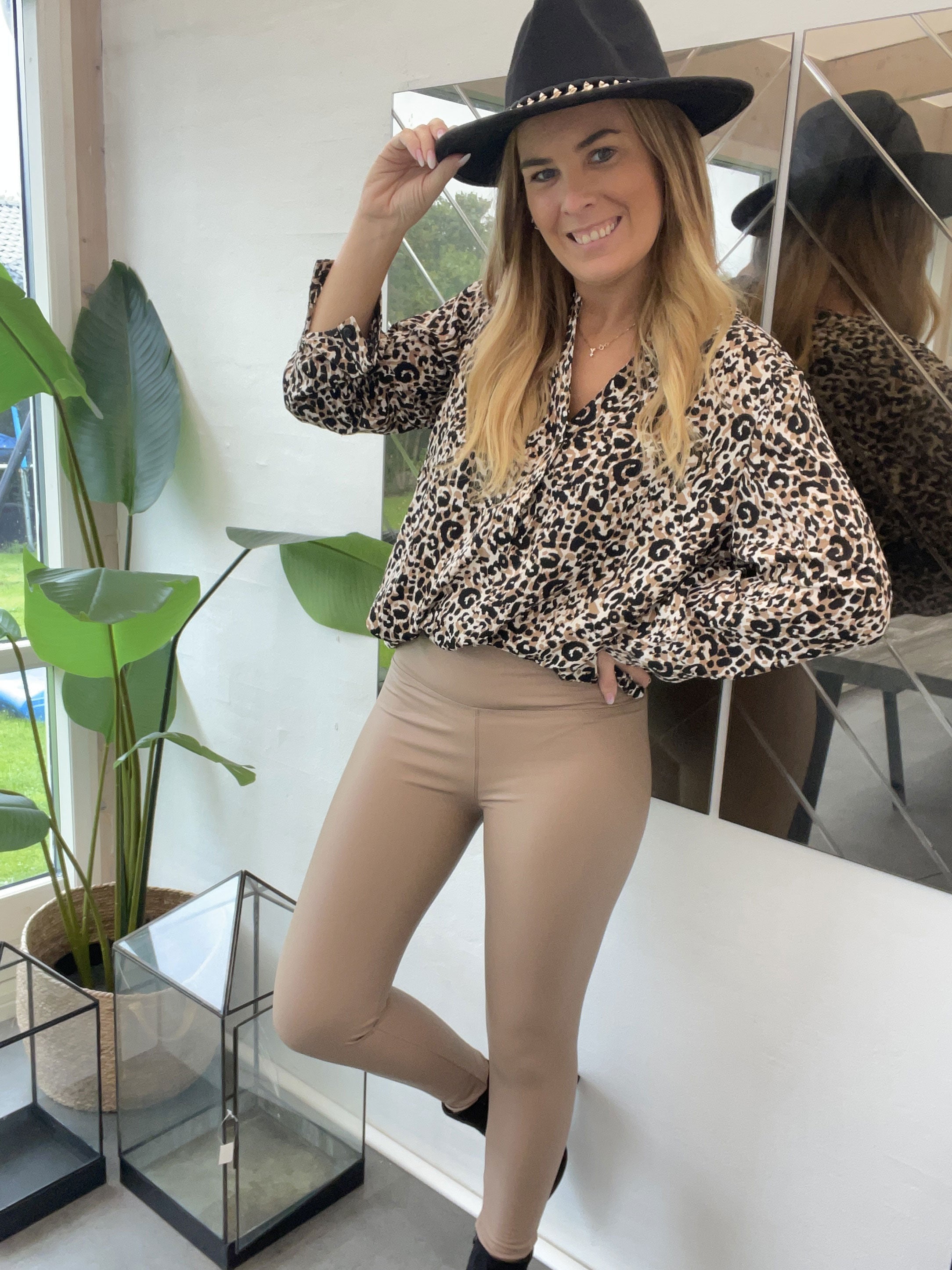 Veta - Leopard tunika med knappar - Grey leo