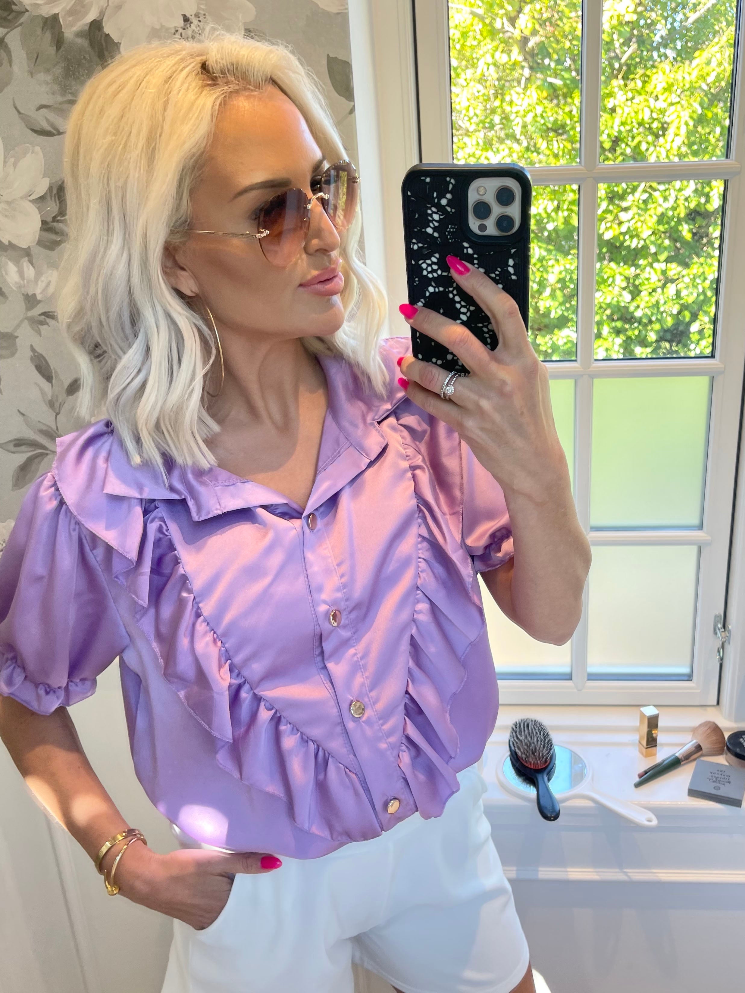 Viola - Mjuka elastiska shorts med guldspänne