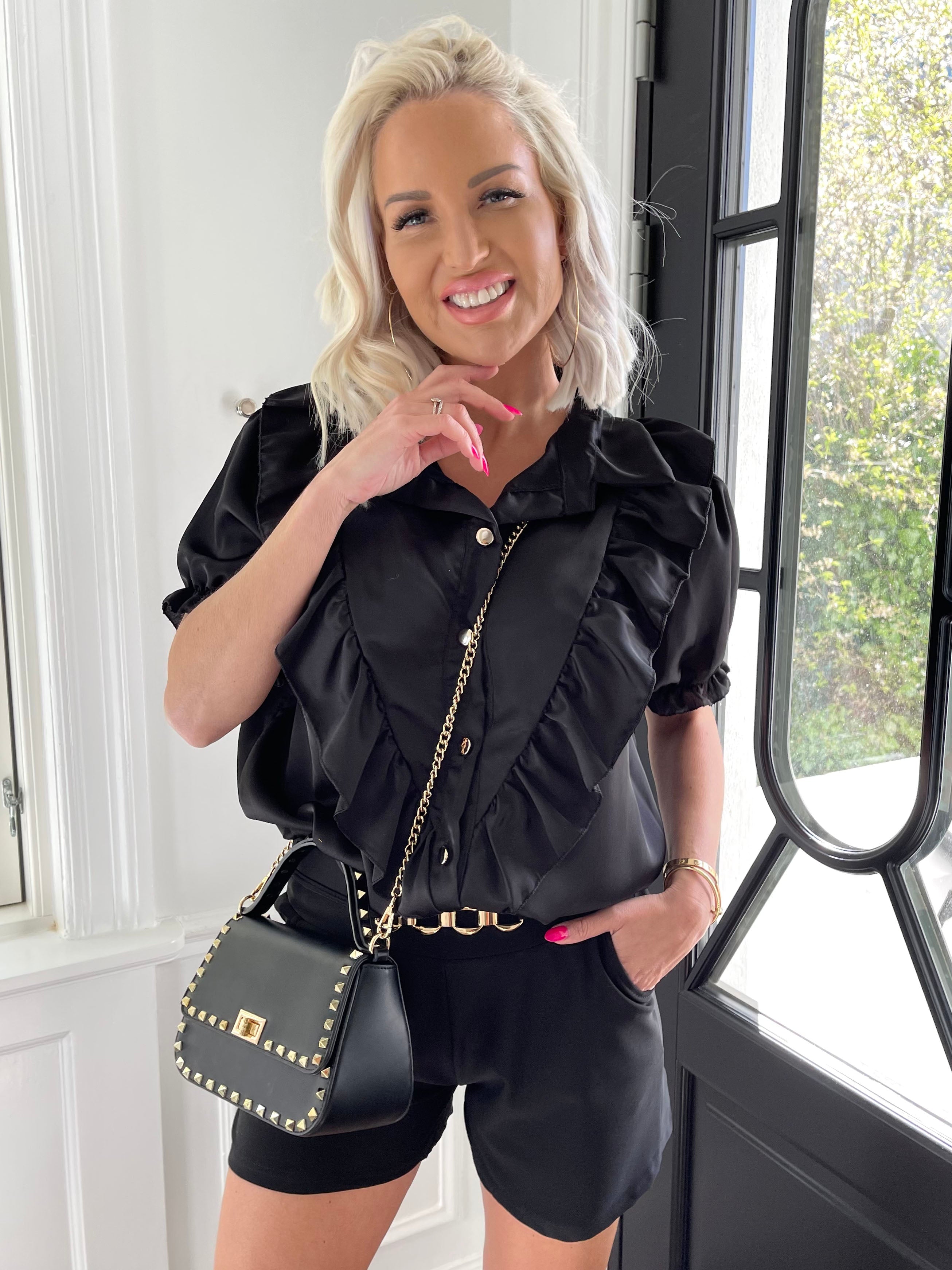 Viola - Mjuka elastiska shorts med guldspänne