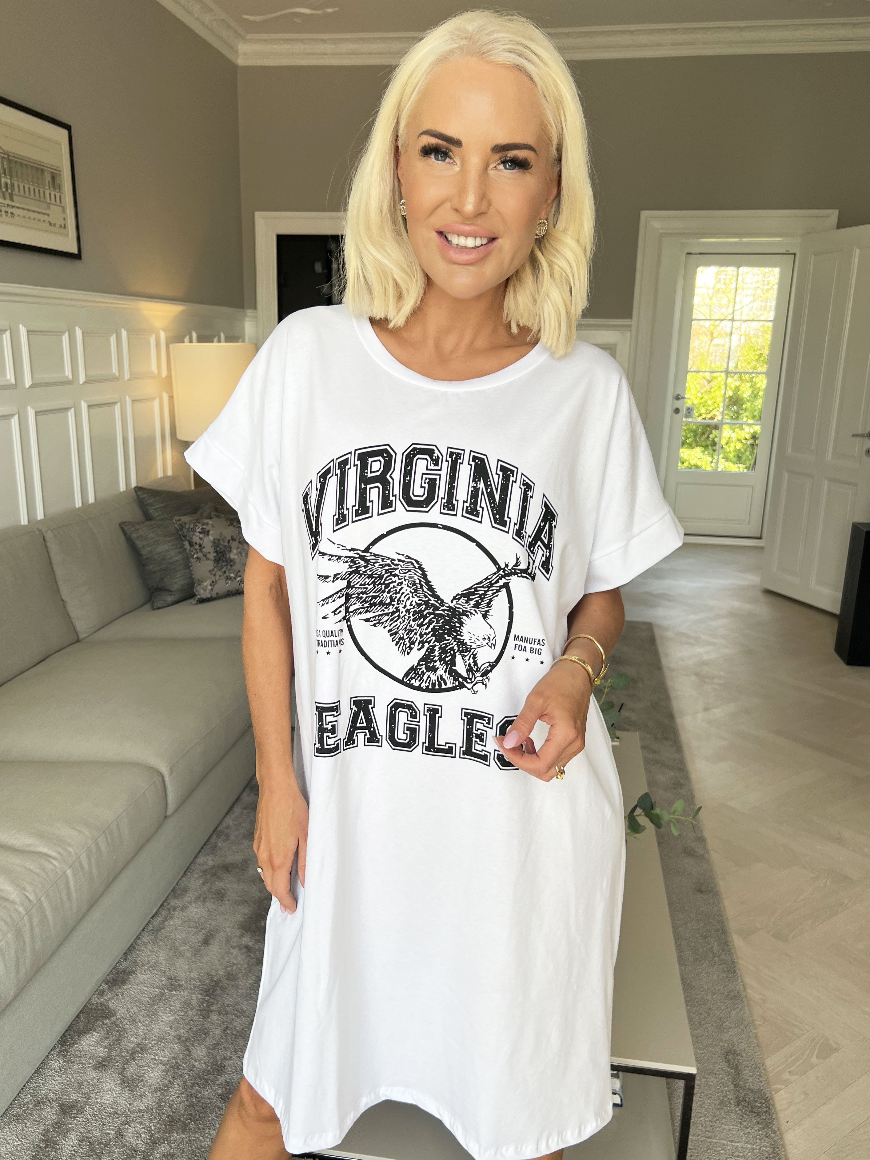 Virginia - Mjuk t-shirt klänning med motiv