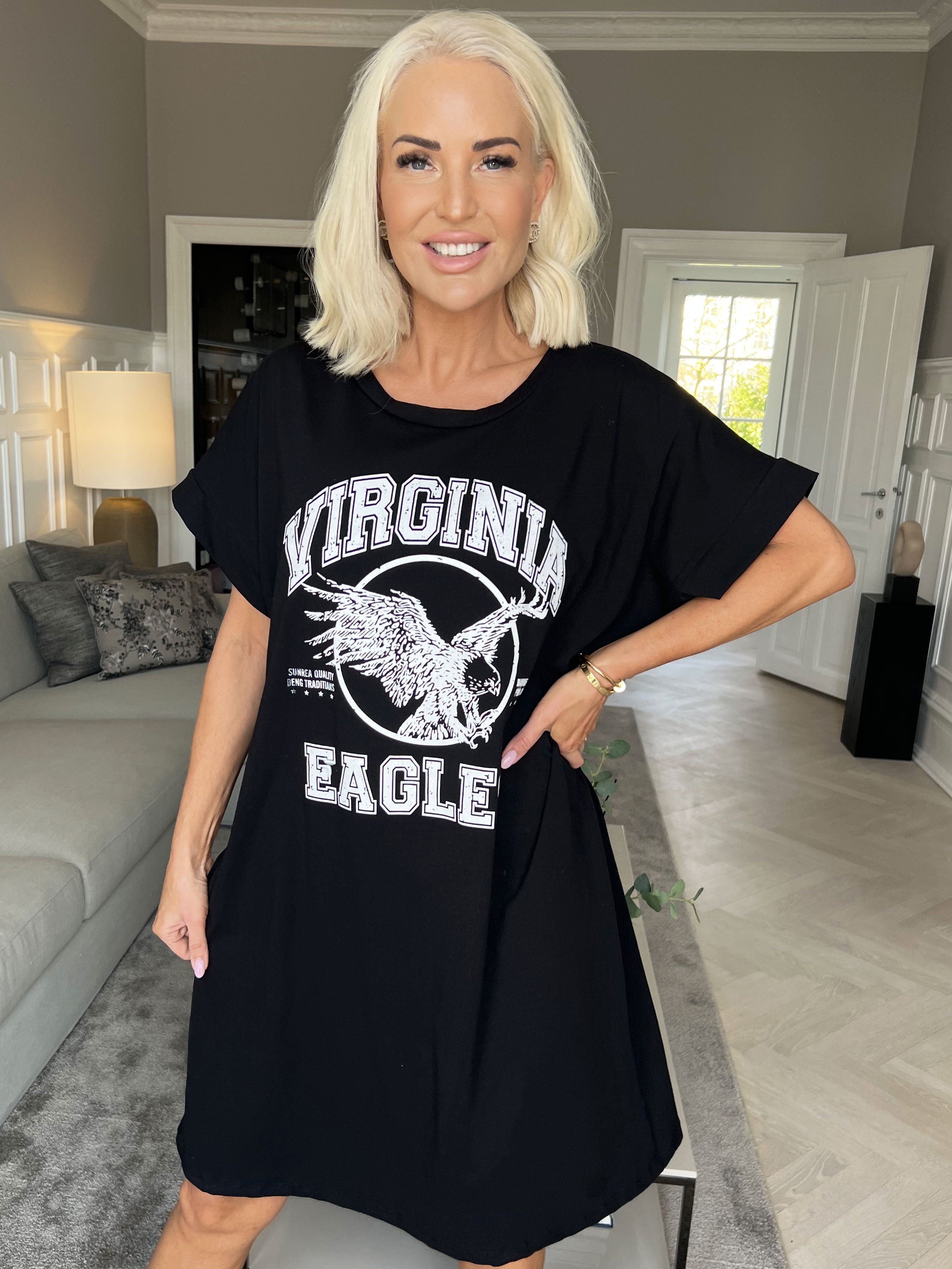 Virginia - Mjuk t-shirt klänning med motiv