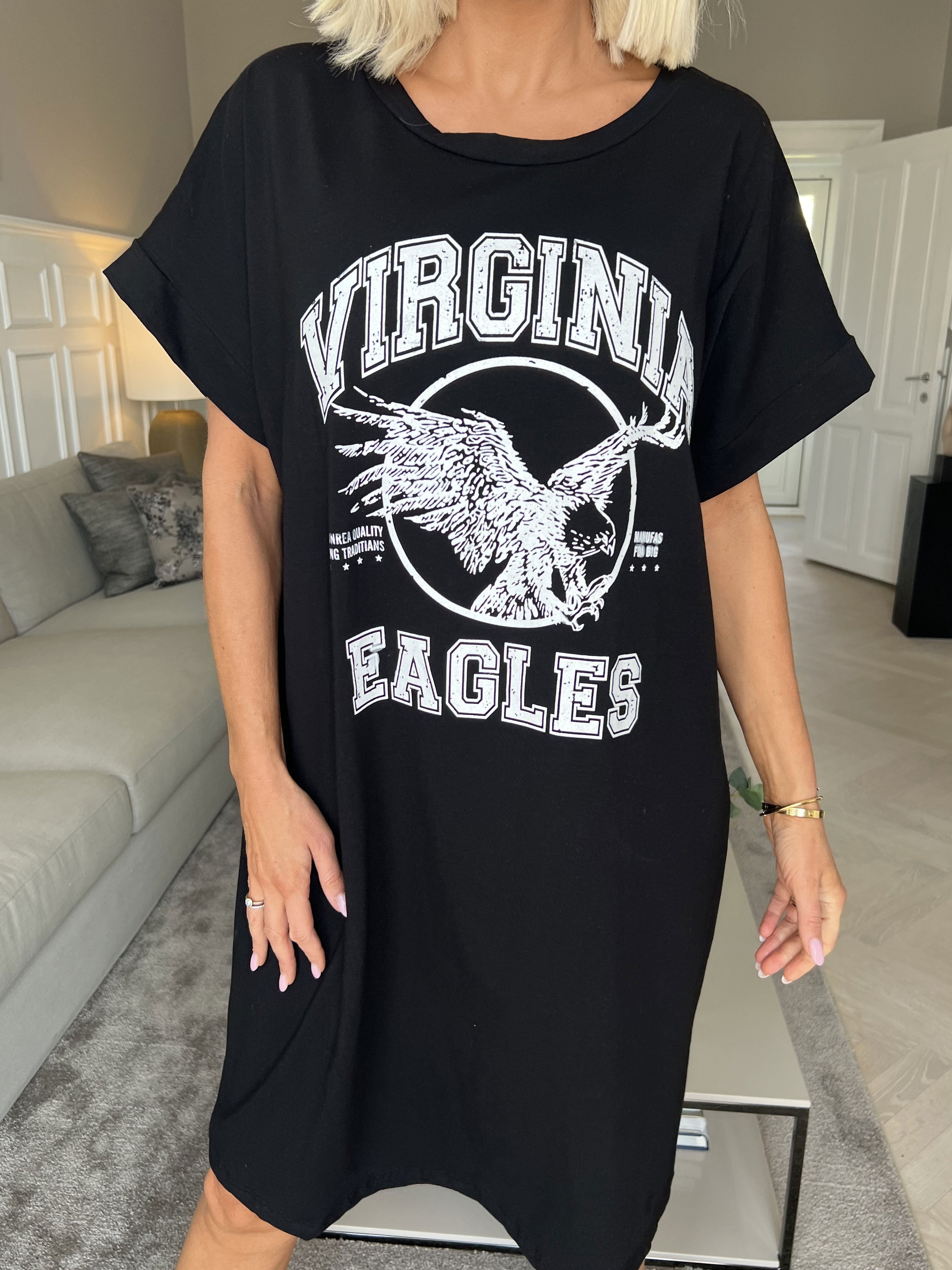 Virginia - Mjuk t-shirt klänning med motiv