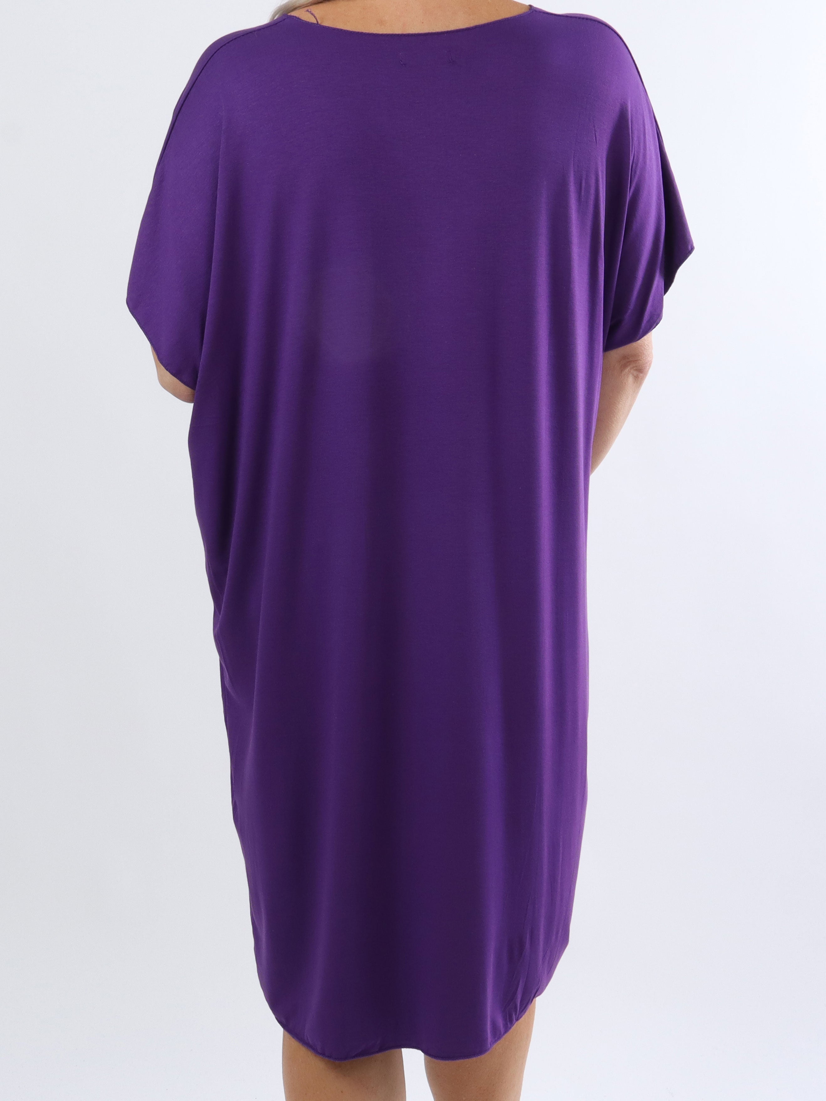 Vogue - Plus size t-shirt klänning i viskos med guldskrift