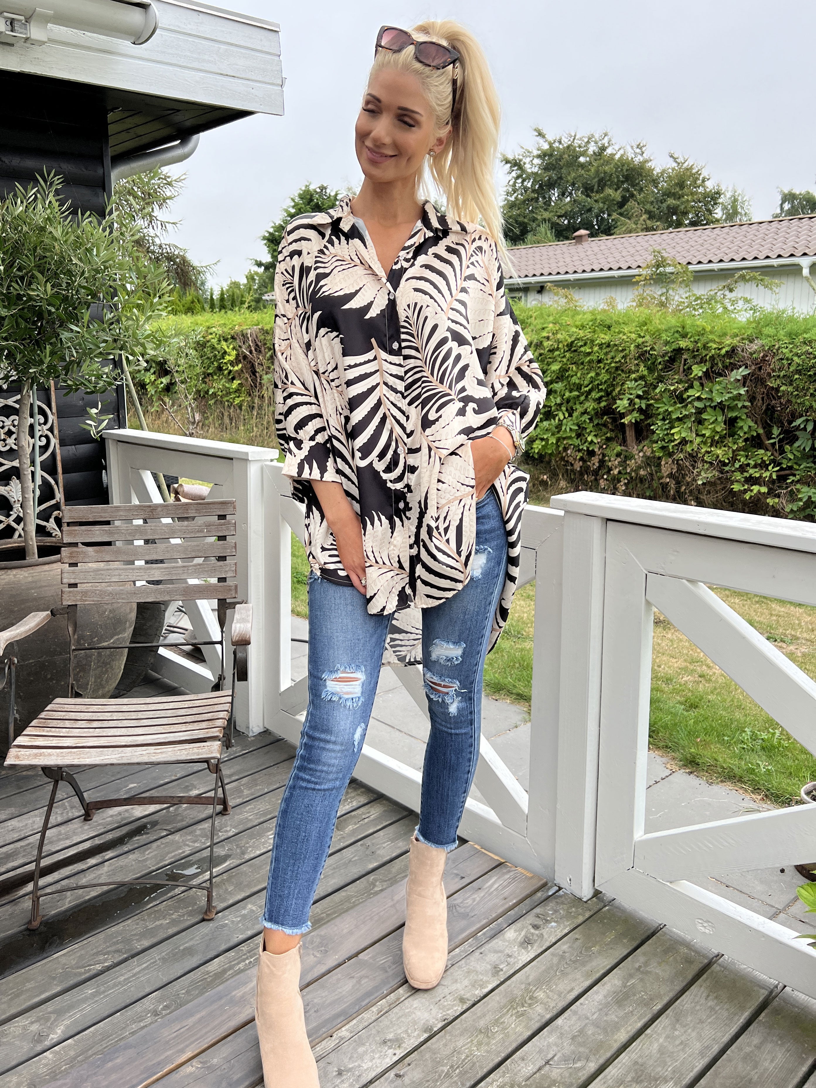 Wilma - Söt mönstrad skjortklänning i silkeslook