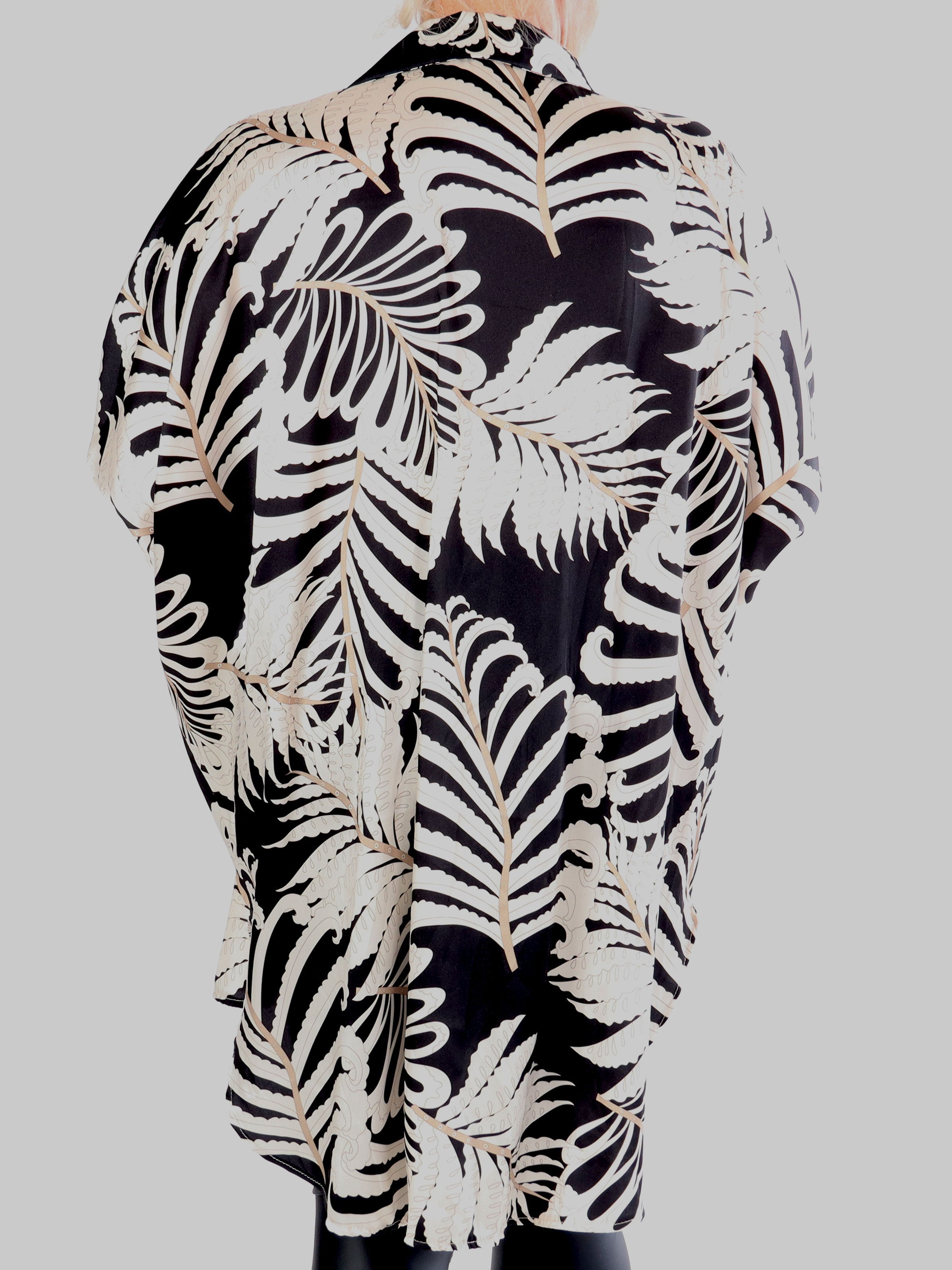 Wilma - Plus size skjortklänning i silkeslook med mönster