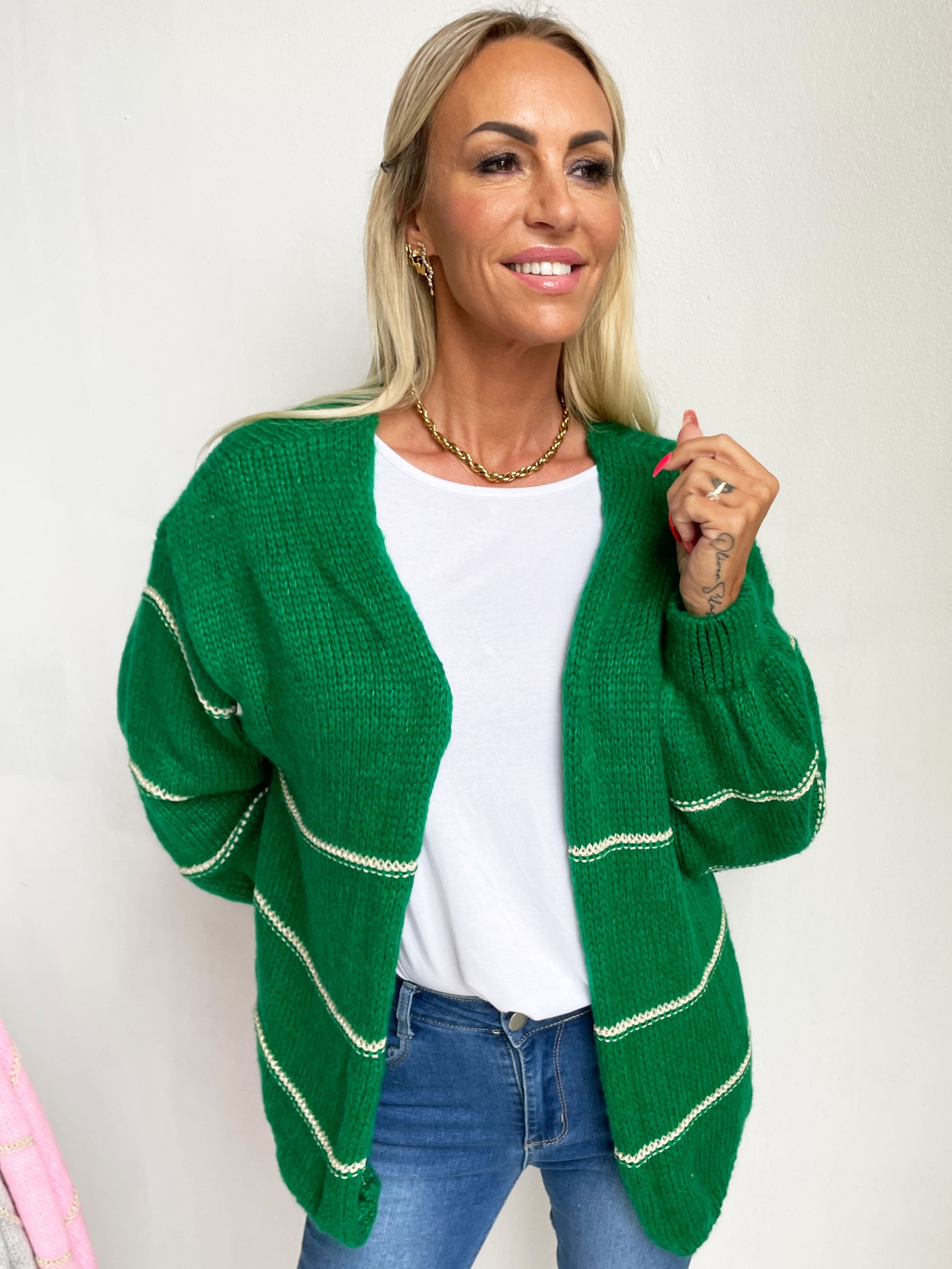 Yanira - Stickad kofta med guldfärgade ränder - Black