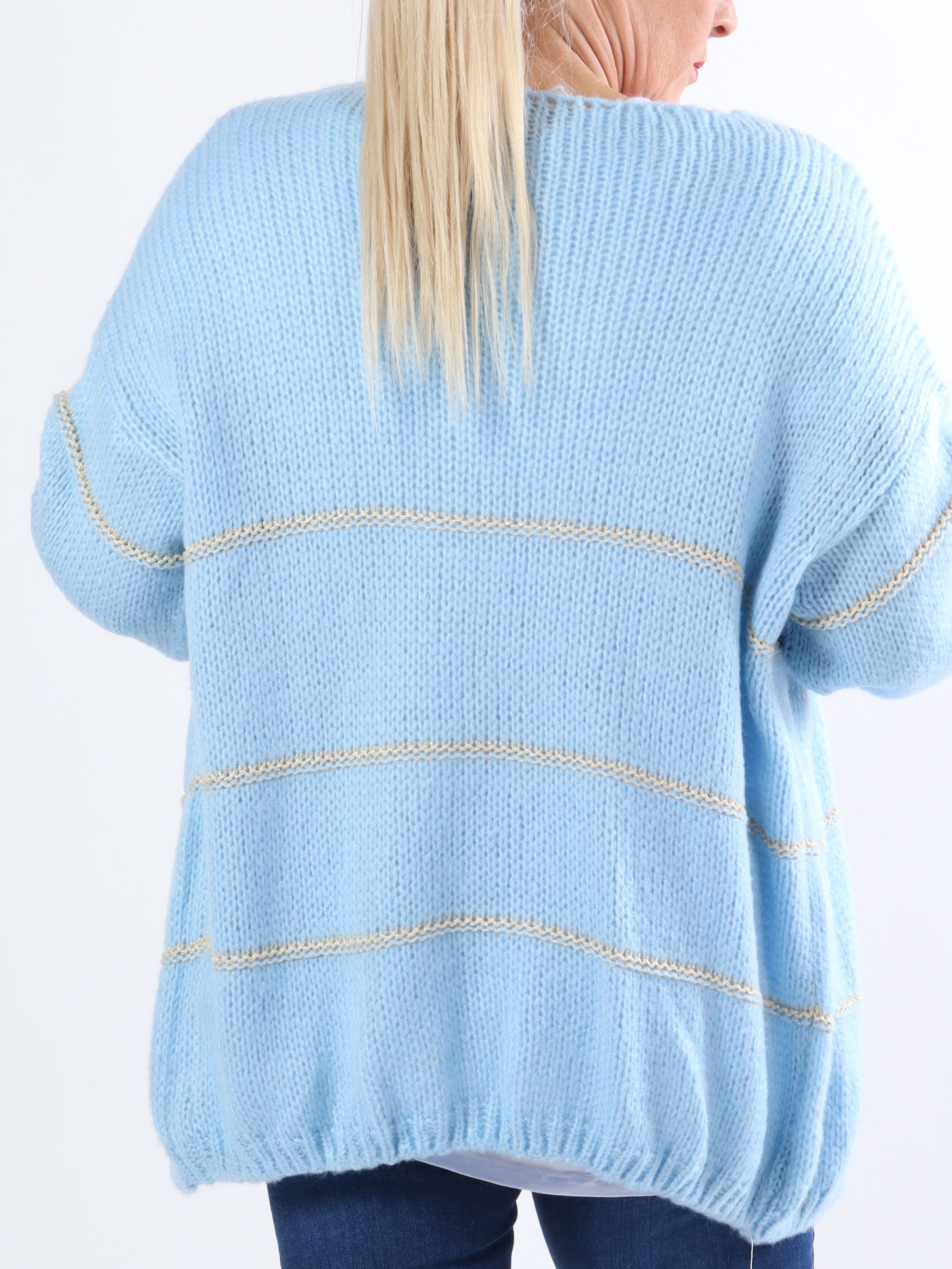 Yanira - Stickad plus size kofta med guldfärgade ränder