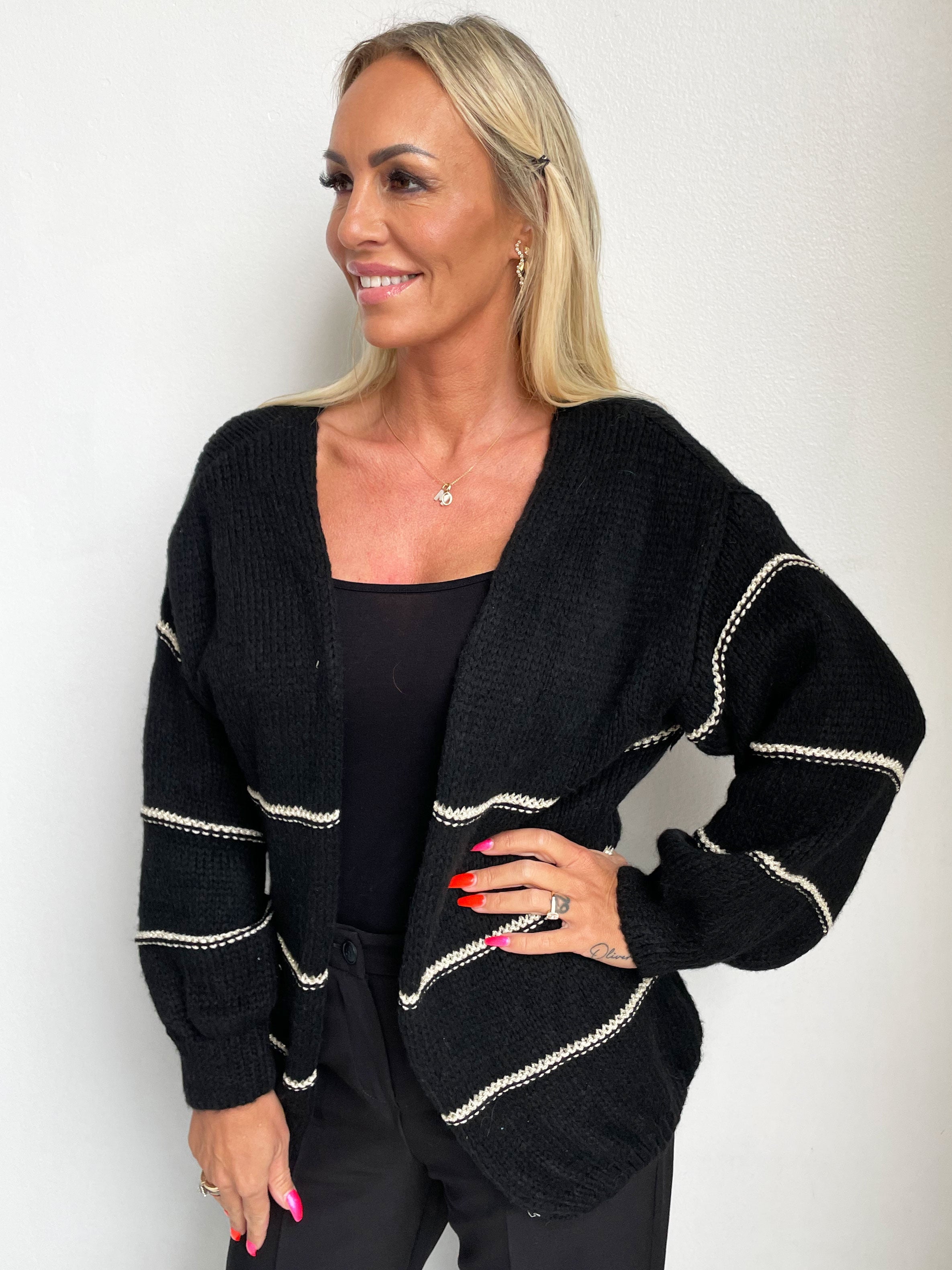 Yanira - Stickad kofta med guldfärgade ränder - Rose