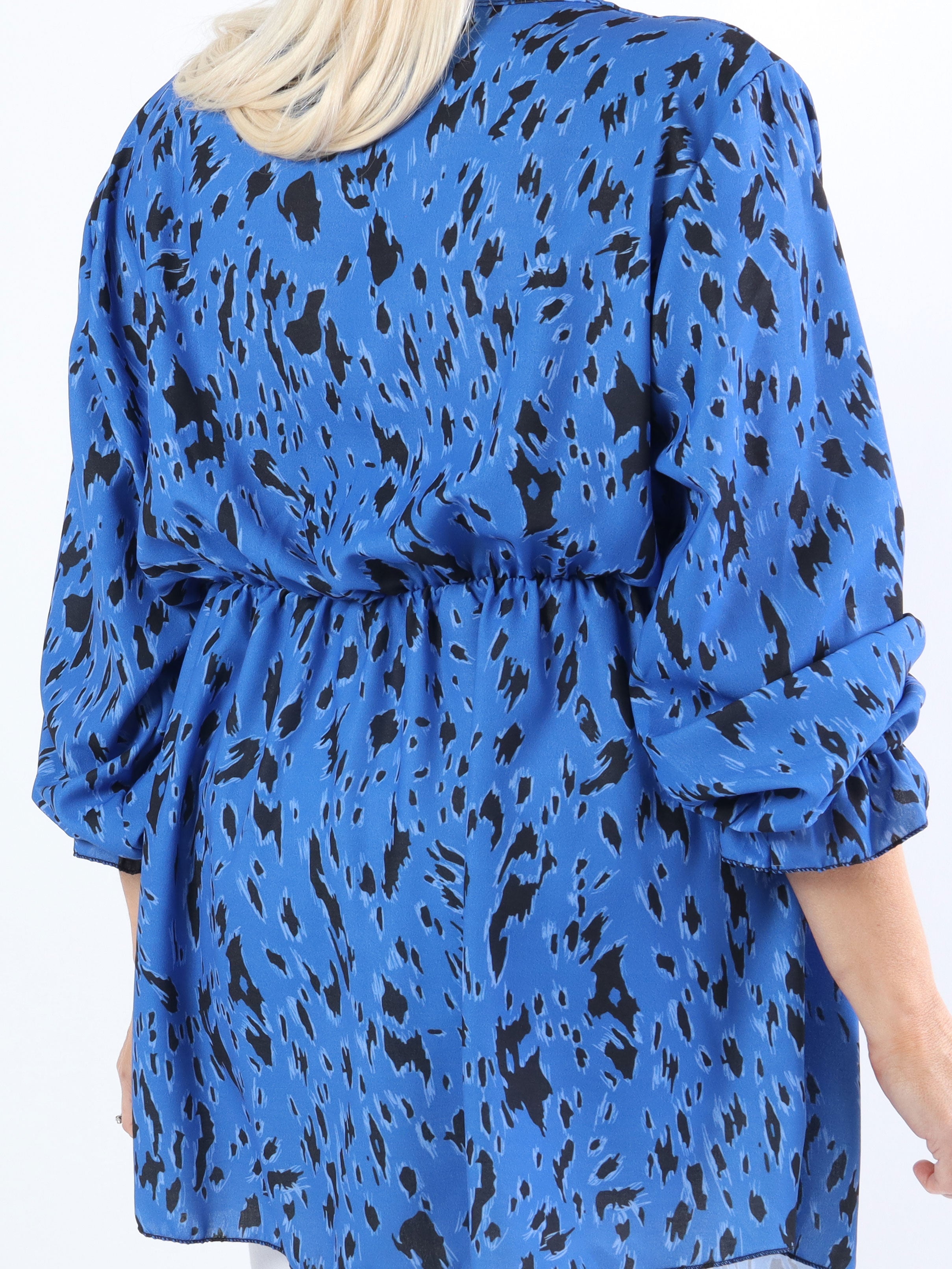 Yda - Mönstrad plus size blus med gummiband i midjan