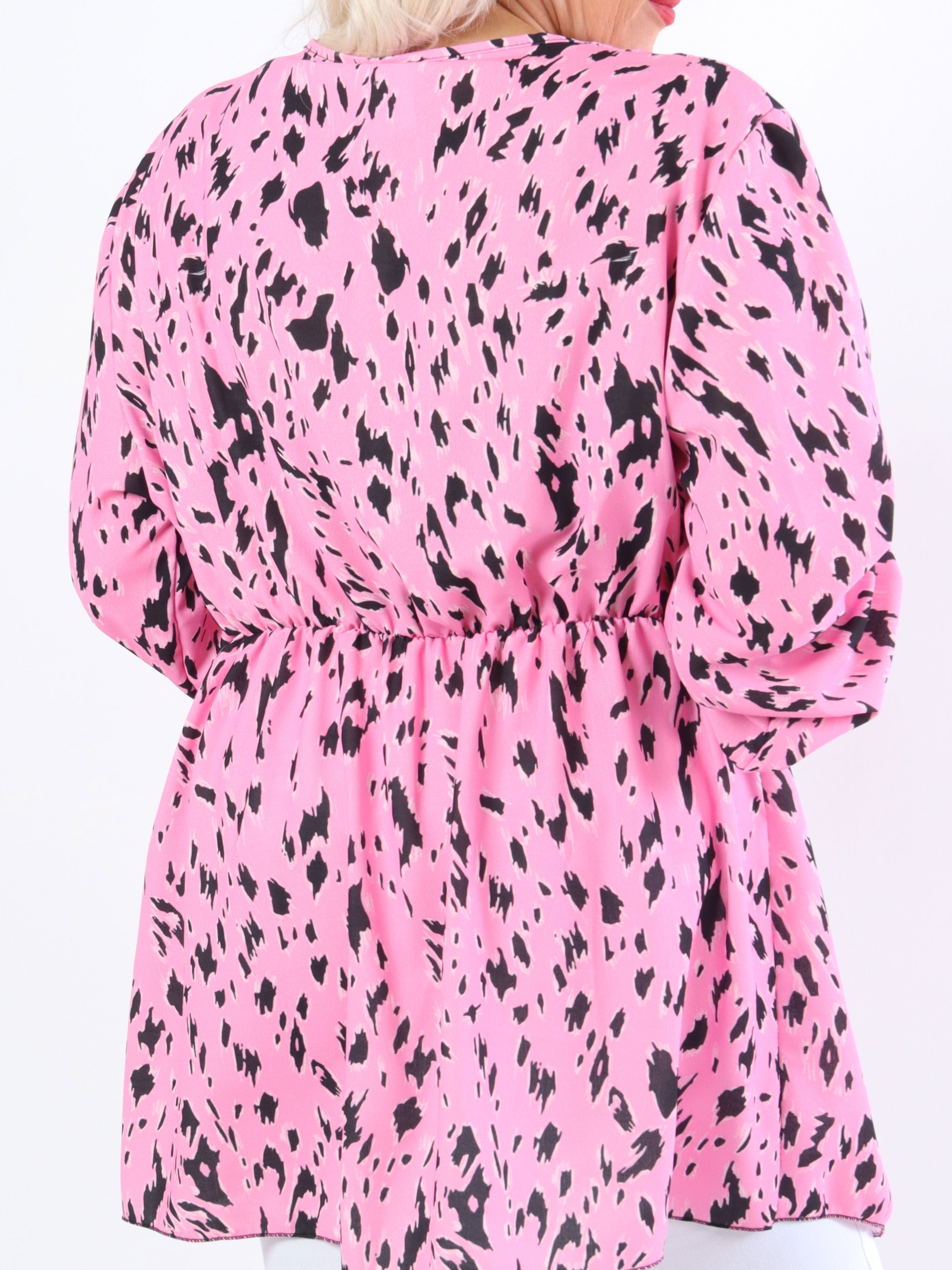 Yda - Mönstrad plus size blus med gummiband i midjan