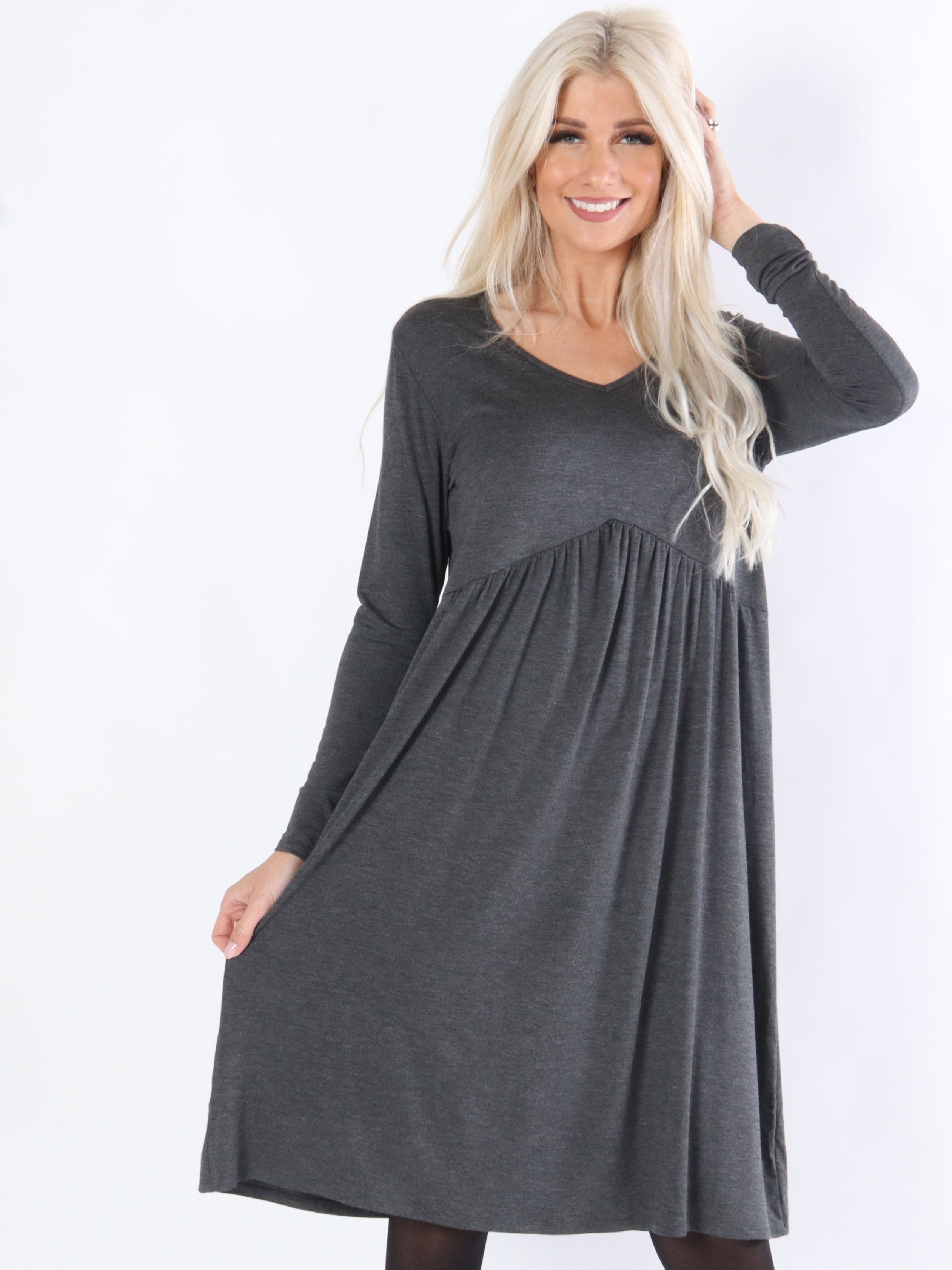 Yolanda - Enkel klänning med sömnad under bröstet