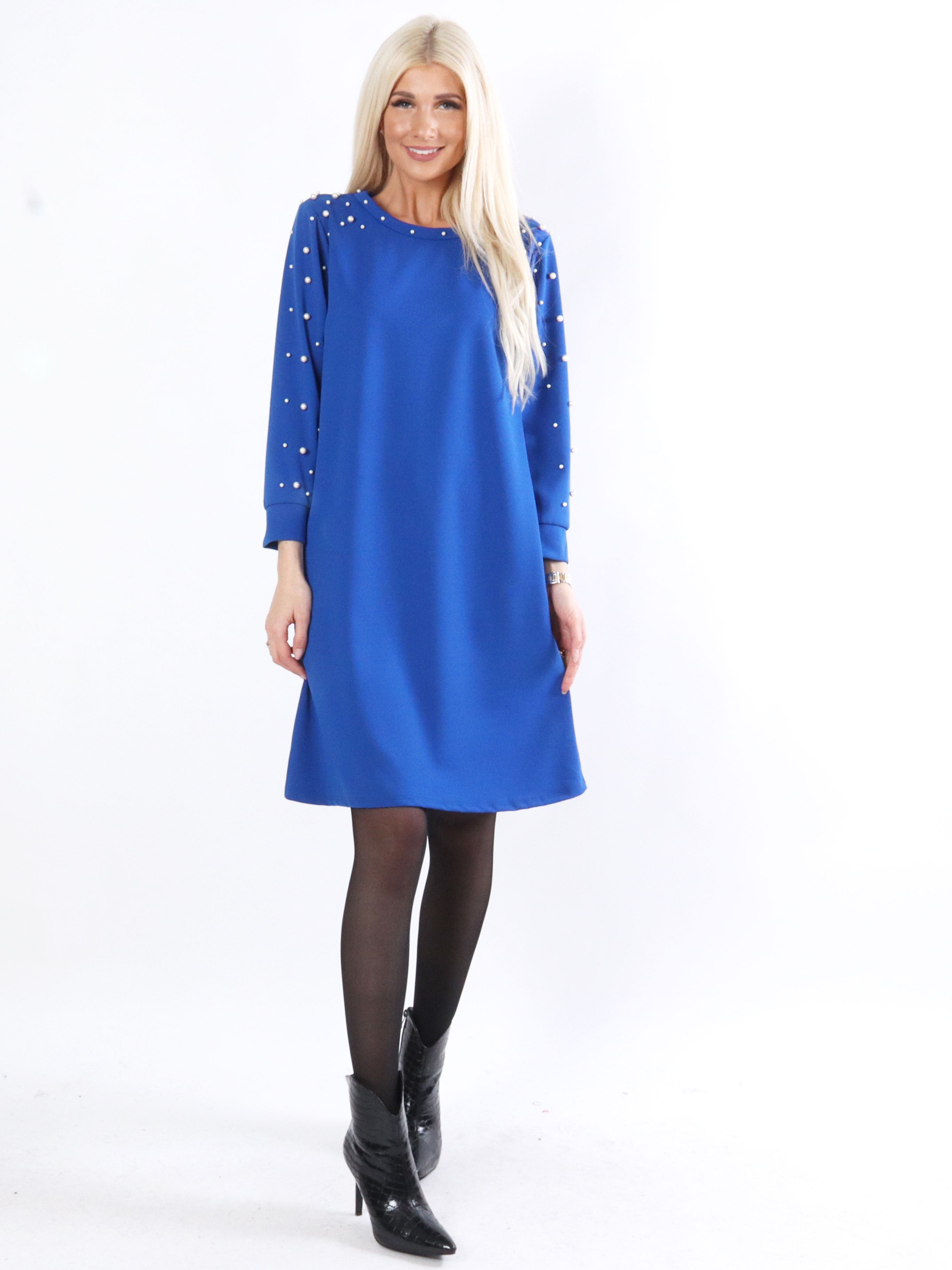 Yrsa - Långärmad klänning med vita pärlor