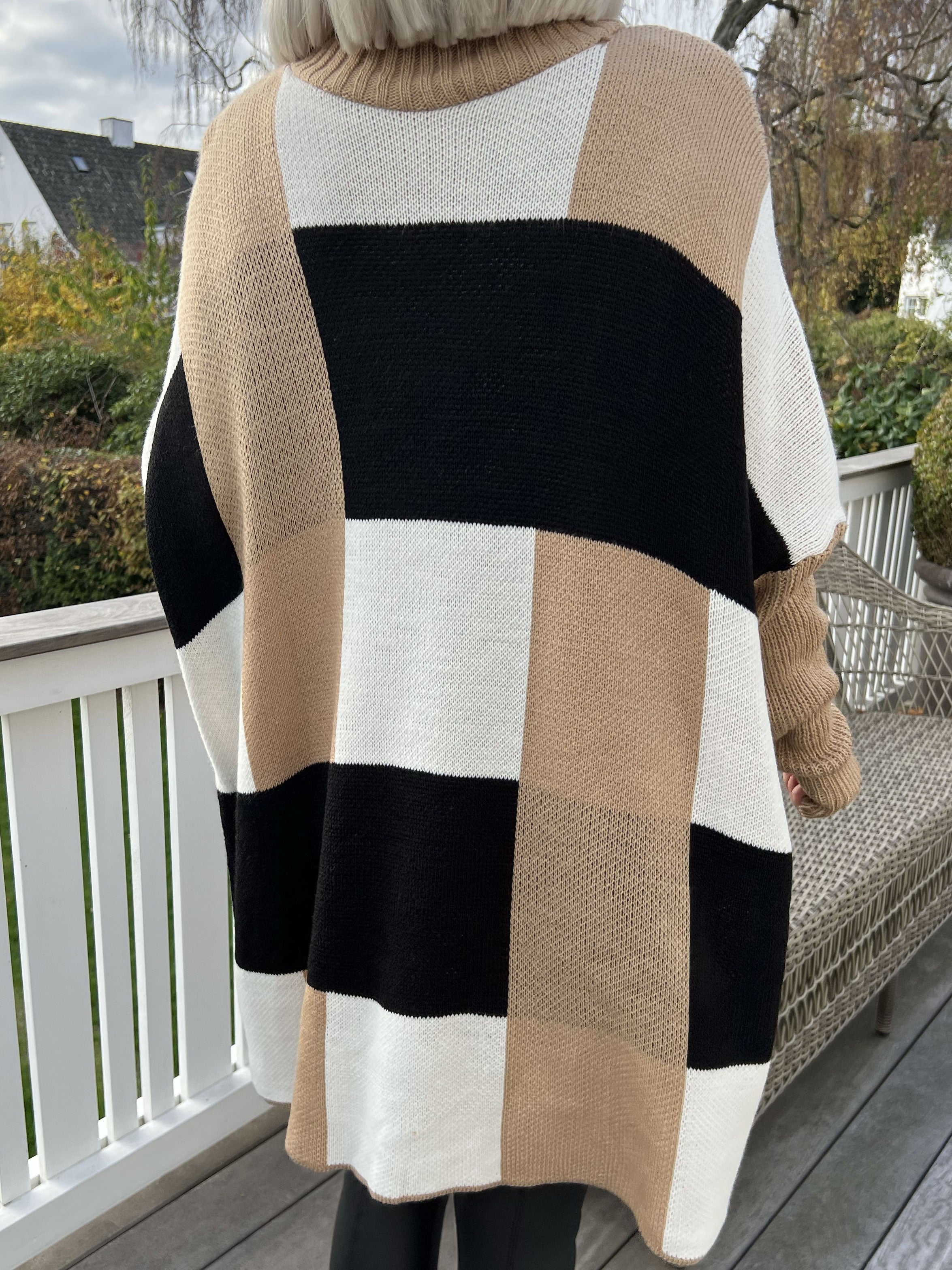 Yulia - Plus size Stickad blus med rutor i vackra färger