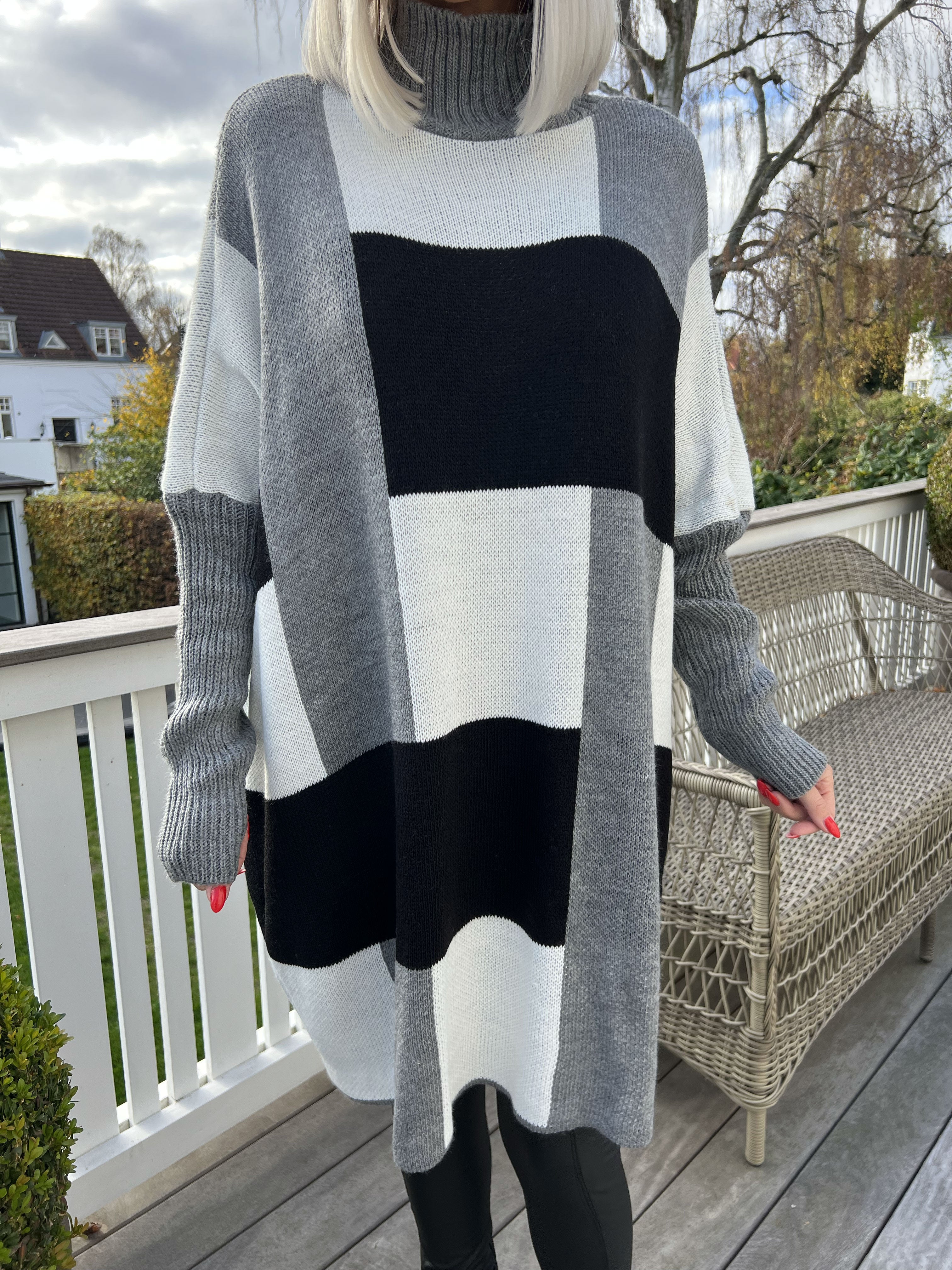 Yulia - Plus size Stickad blus med rutor i vackra färger