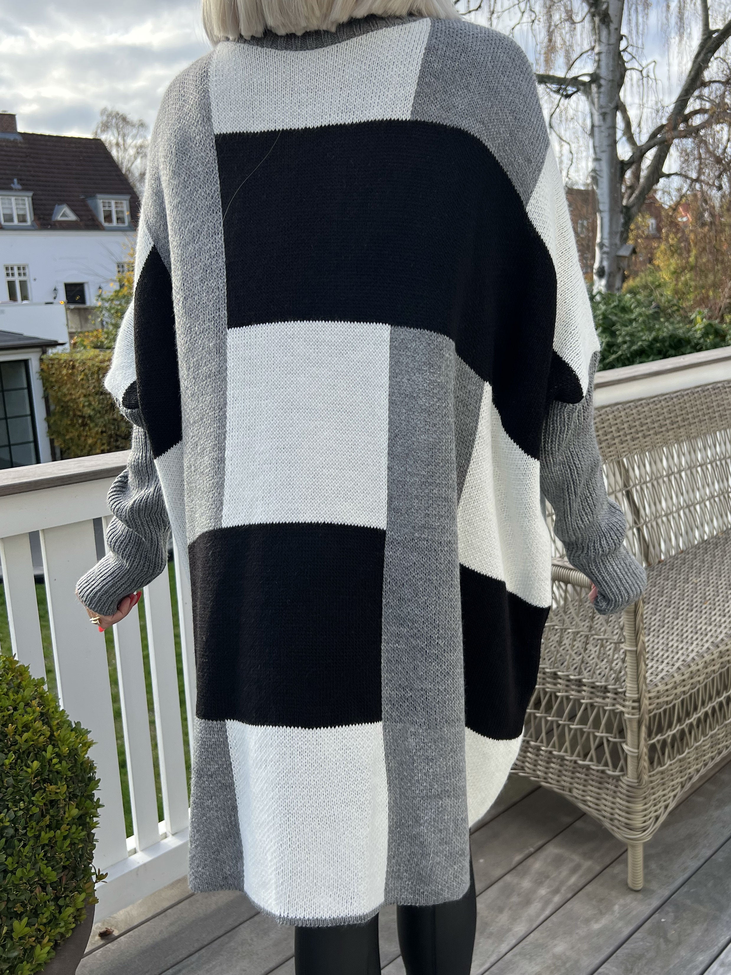 Yulia - Plus size Stickad blus med rutor i vackra färger