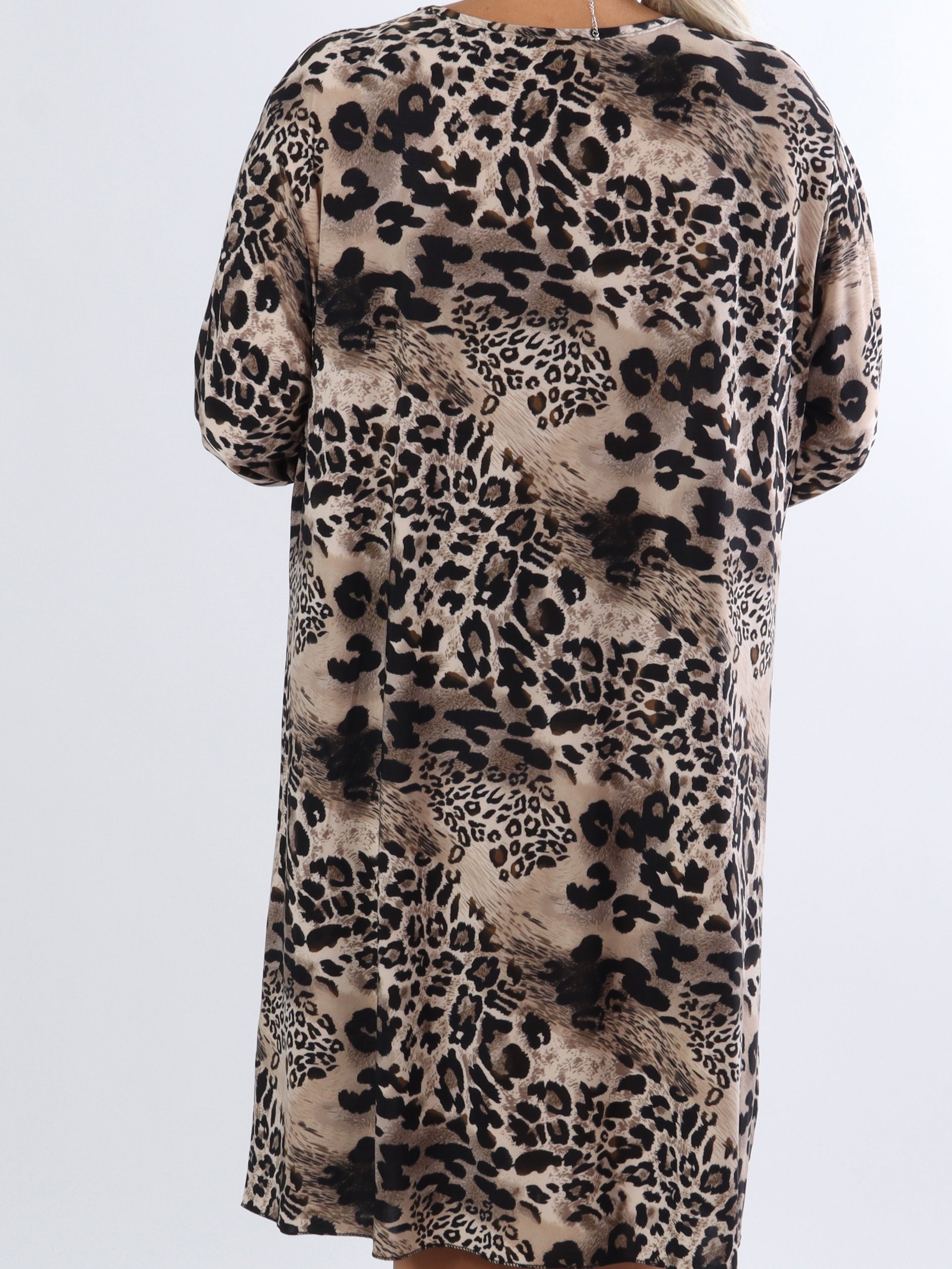 Zaida - Elastisk plus size klänning med knut på bröstet