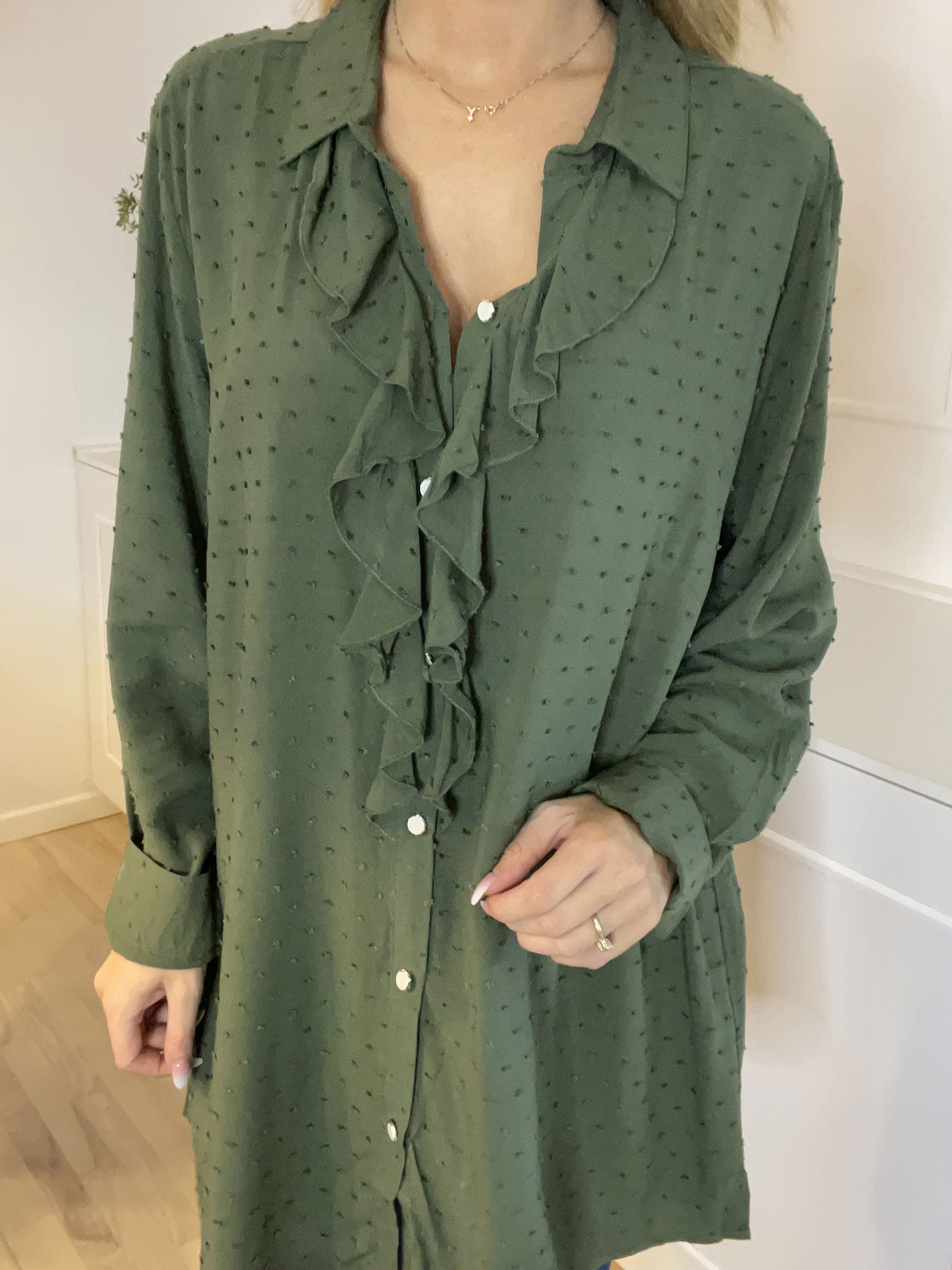 Zandra - Vacker skjorta med volang och prickiga detaljer - Grey