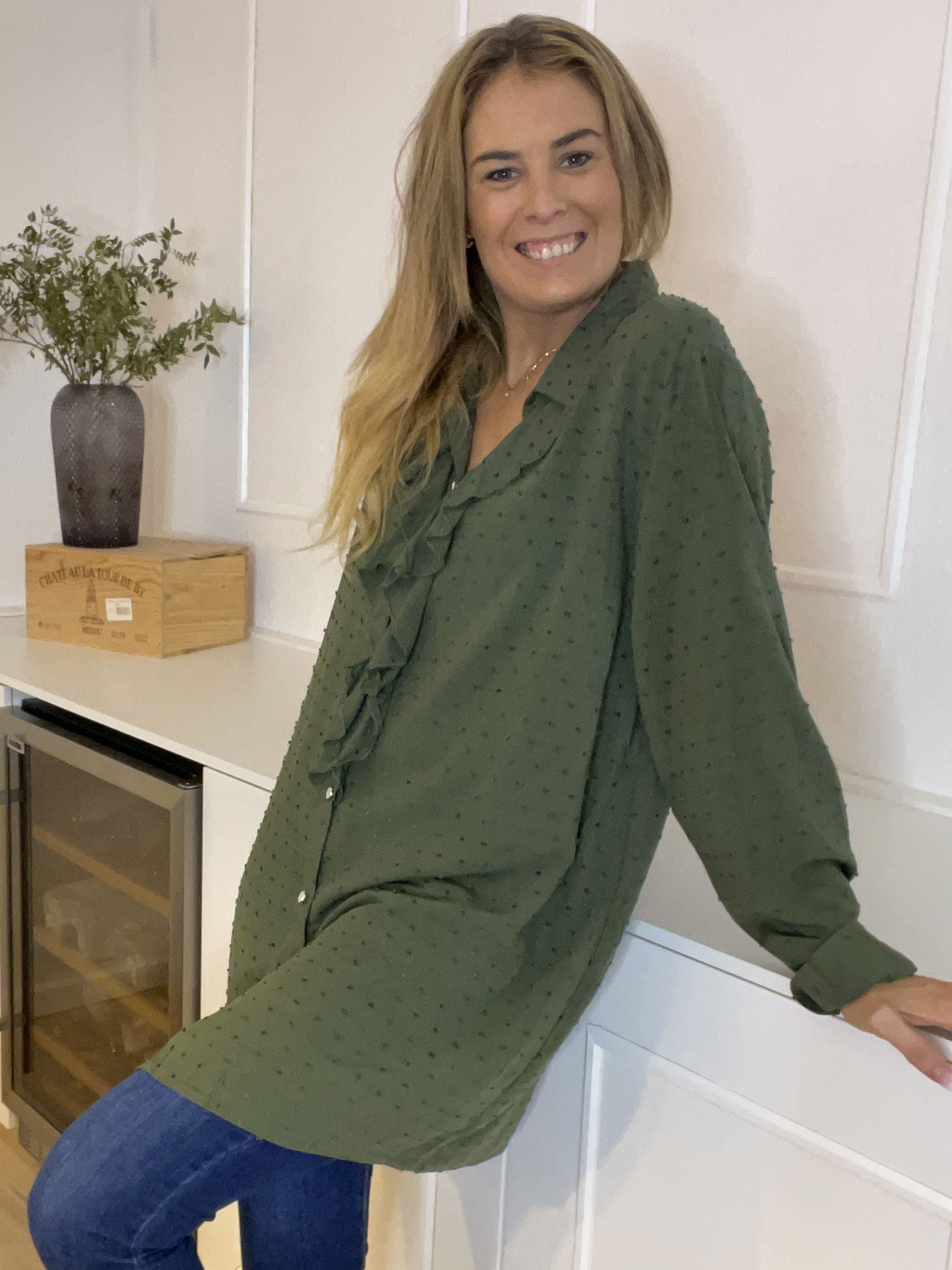 Zandra - Vacker skjorta med volang och prickiga detaljer - Blue