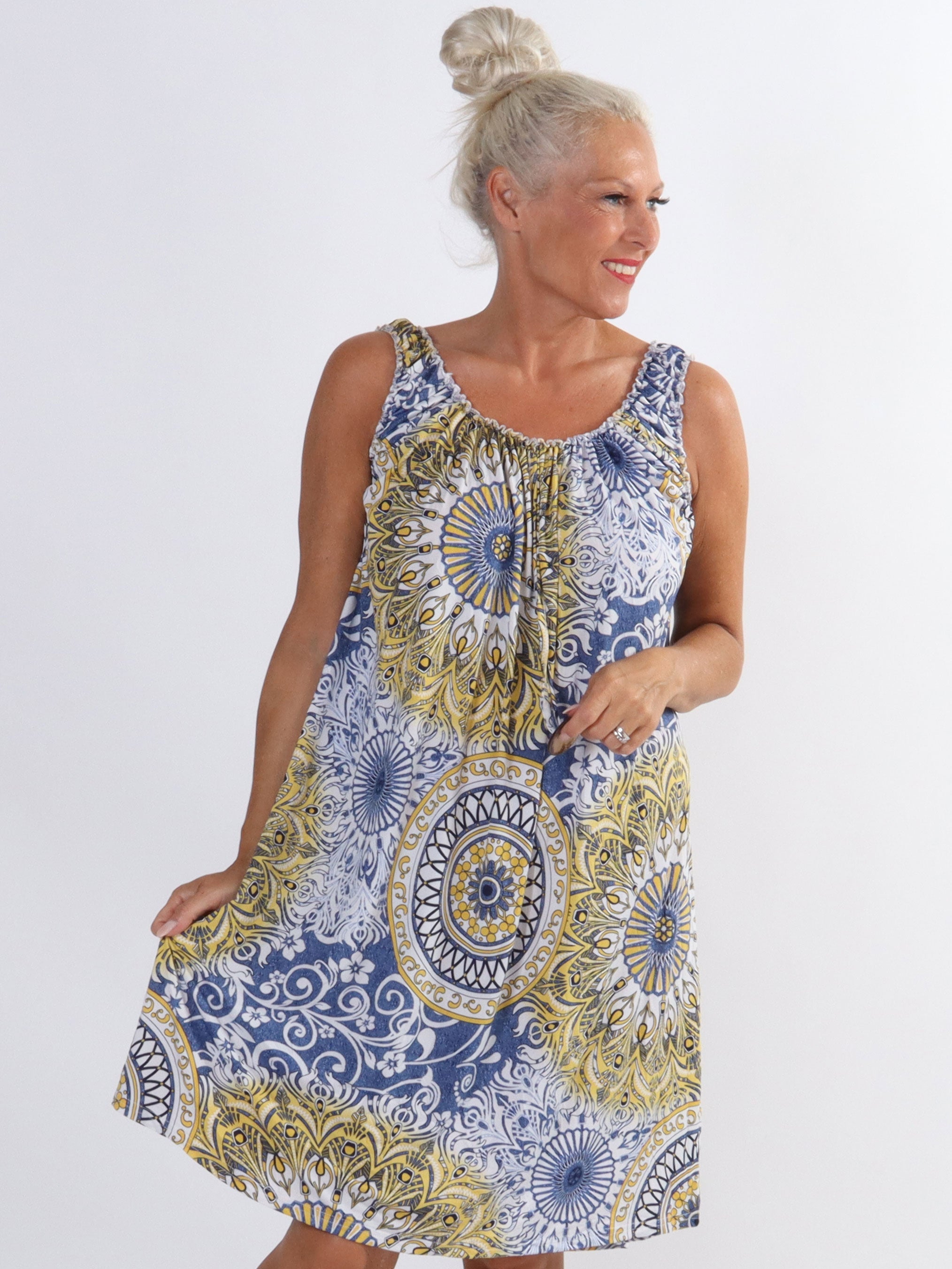 Zion - Mönstrad klänning i stretchmaterial för stora storlekar