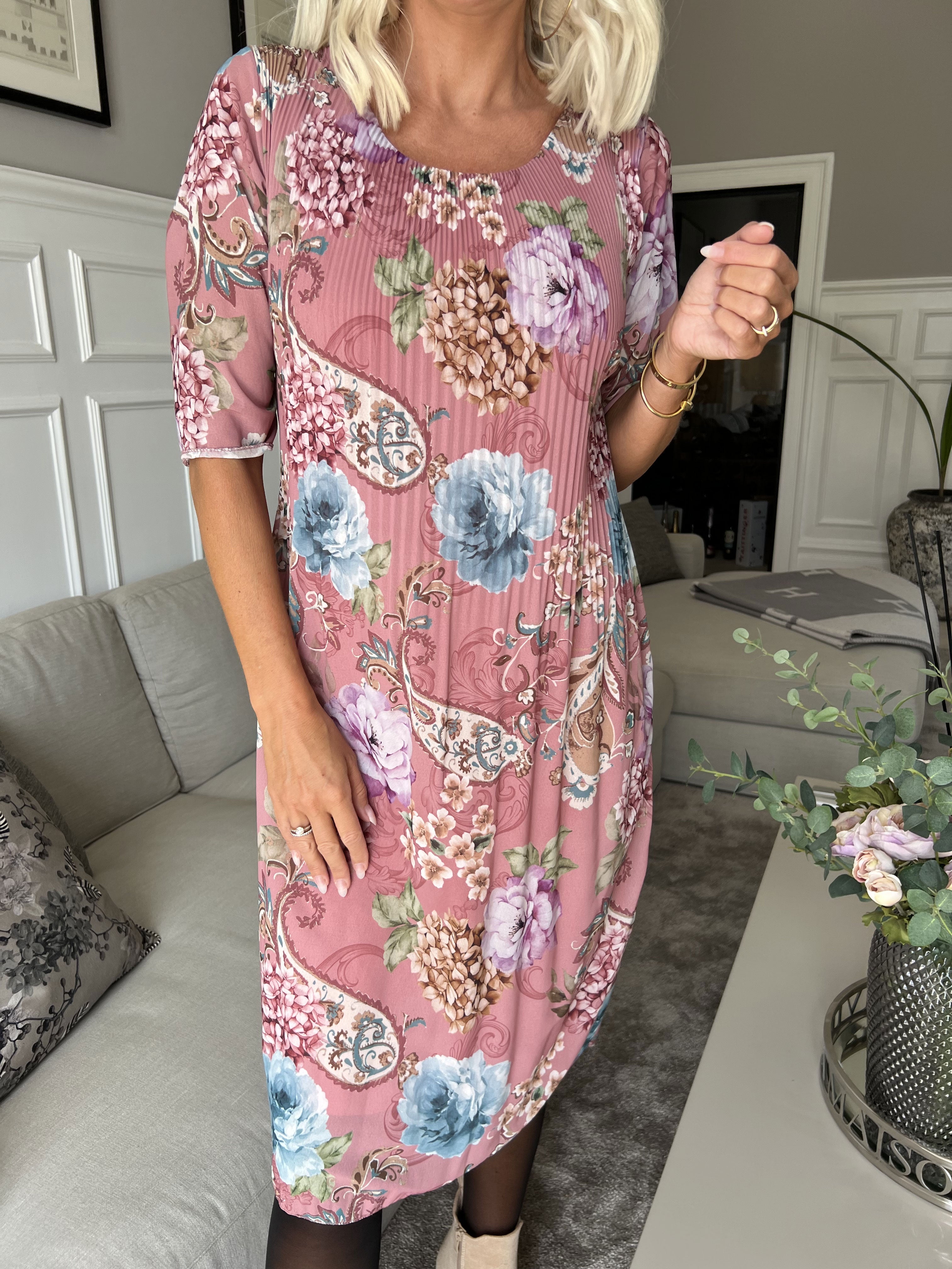 Zion Flower - Plisserad klänning med blommönster - Orange