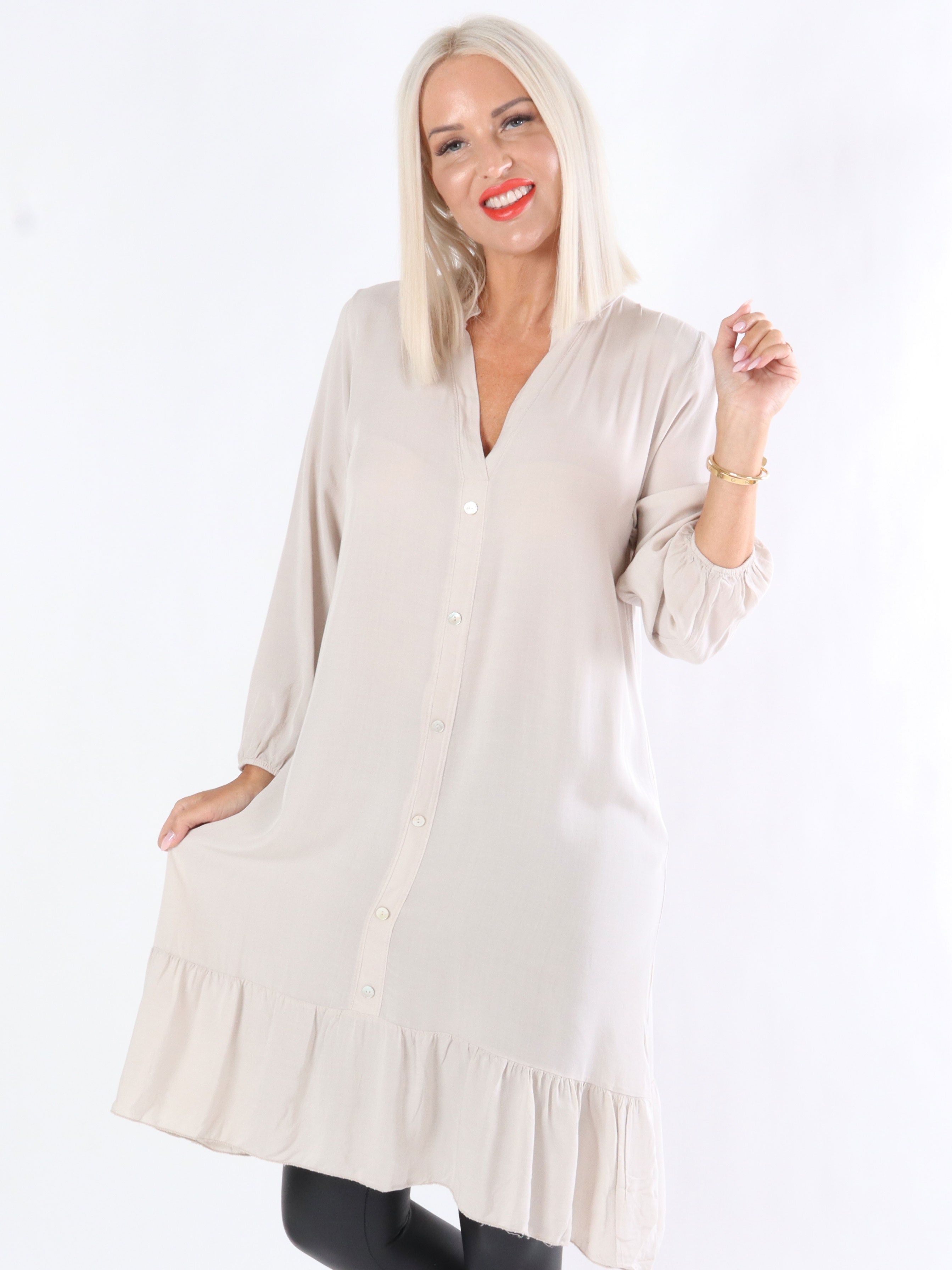 Zoe - Armégrön skjortklänning i lätt tyg med volangkant