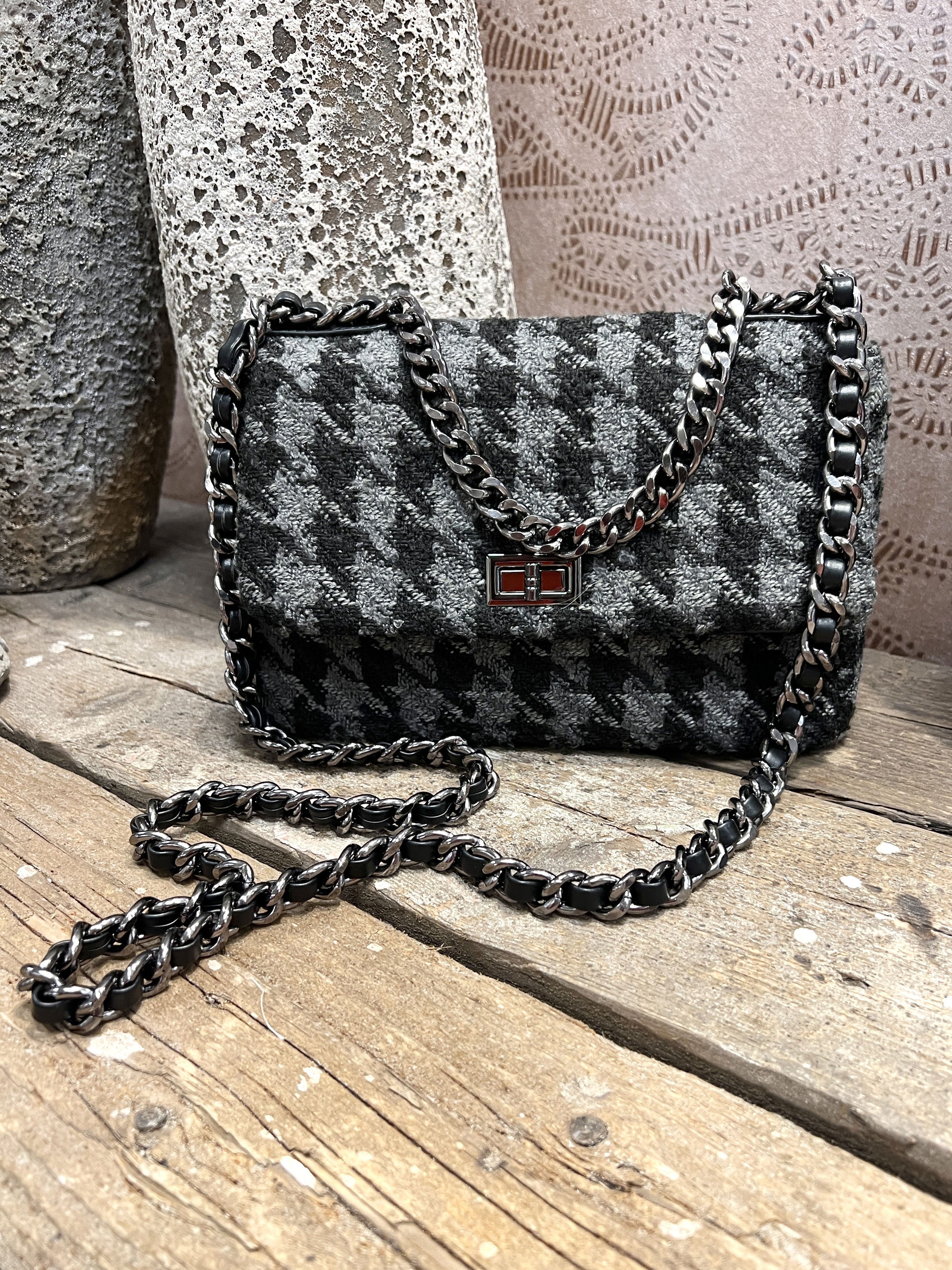 Zoe - Fet rutig väska med kedja - black white