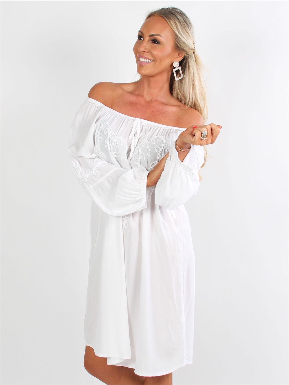 Zola - Svart tunikaklänning med broderi framtill och på ärmarna