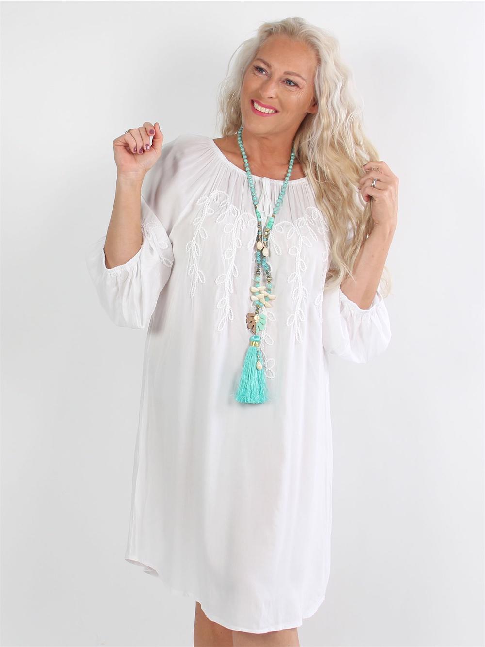 Zola - Svart tunikaklänning med broderi framtill och på ärmarna