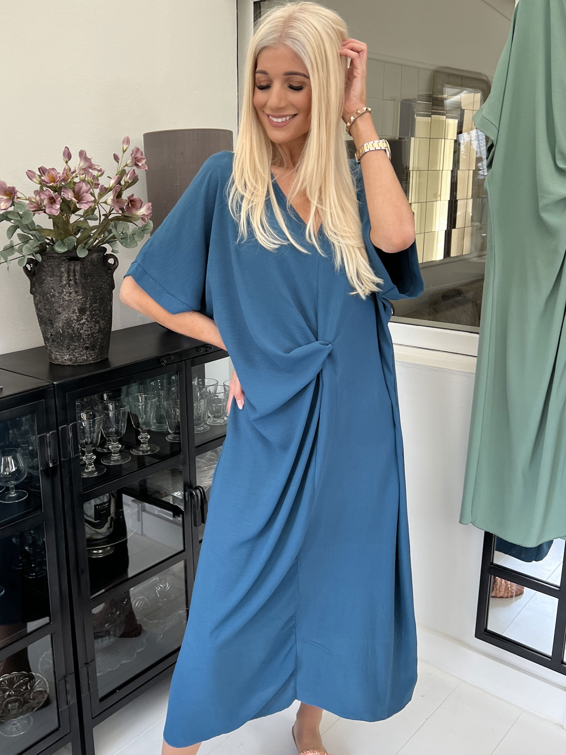 Zora - Klänning med knut framsida