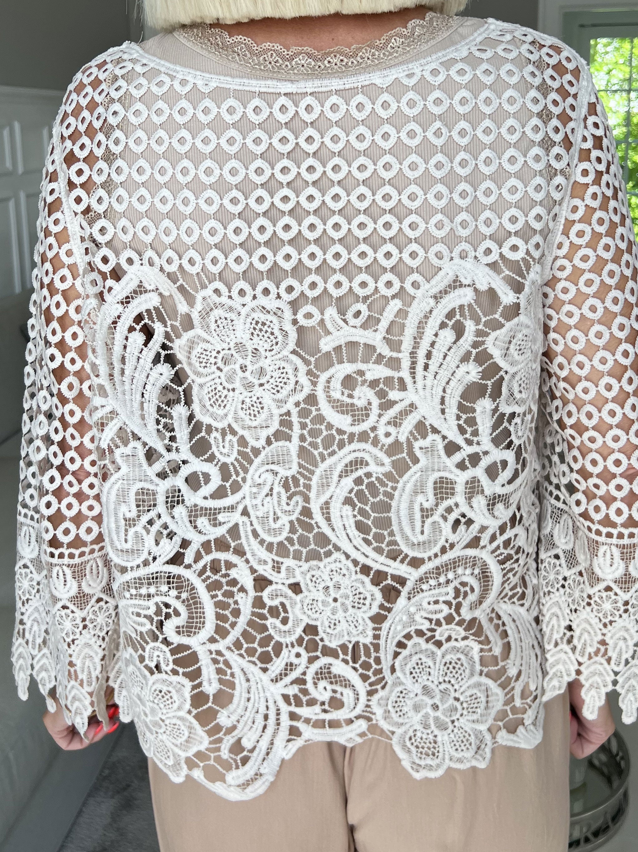 Agate - Söt kort broderad kofta - Beige