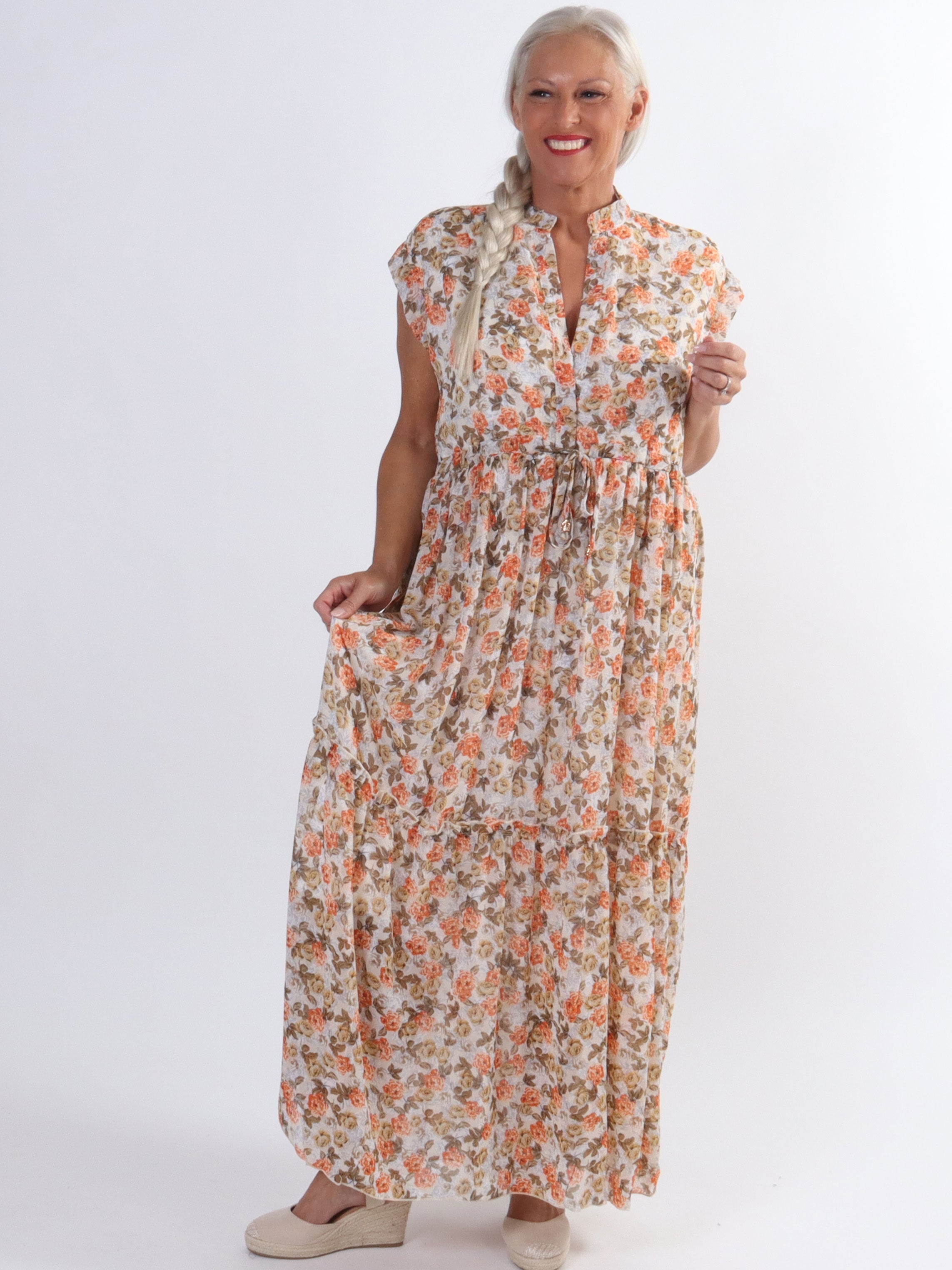 Alberte - Söt sommarklänning i chiffong med blommönster - Navy