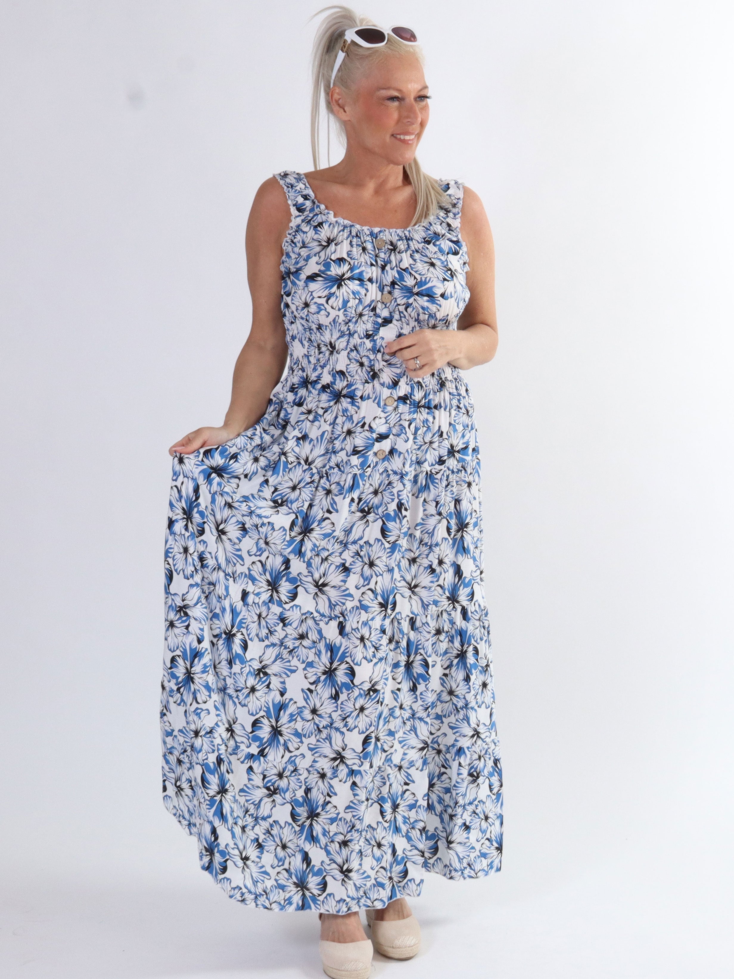 Alicia Hawaii - Söt klänning i plus size med smock och hawaii blommor