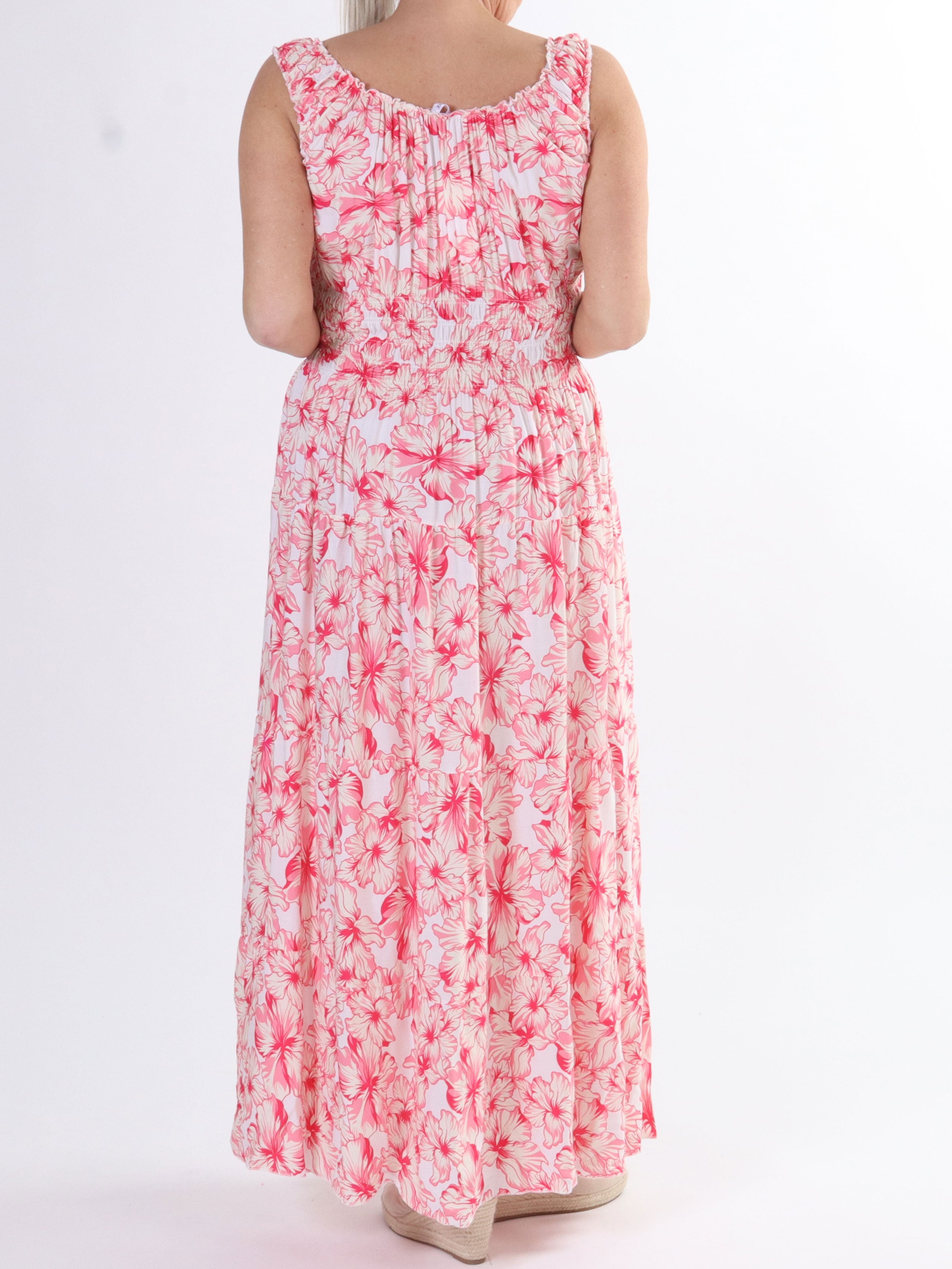 Alicia Hawaii - Söt klänning i plus size med smock och hawaii blommor