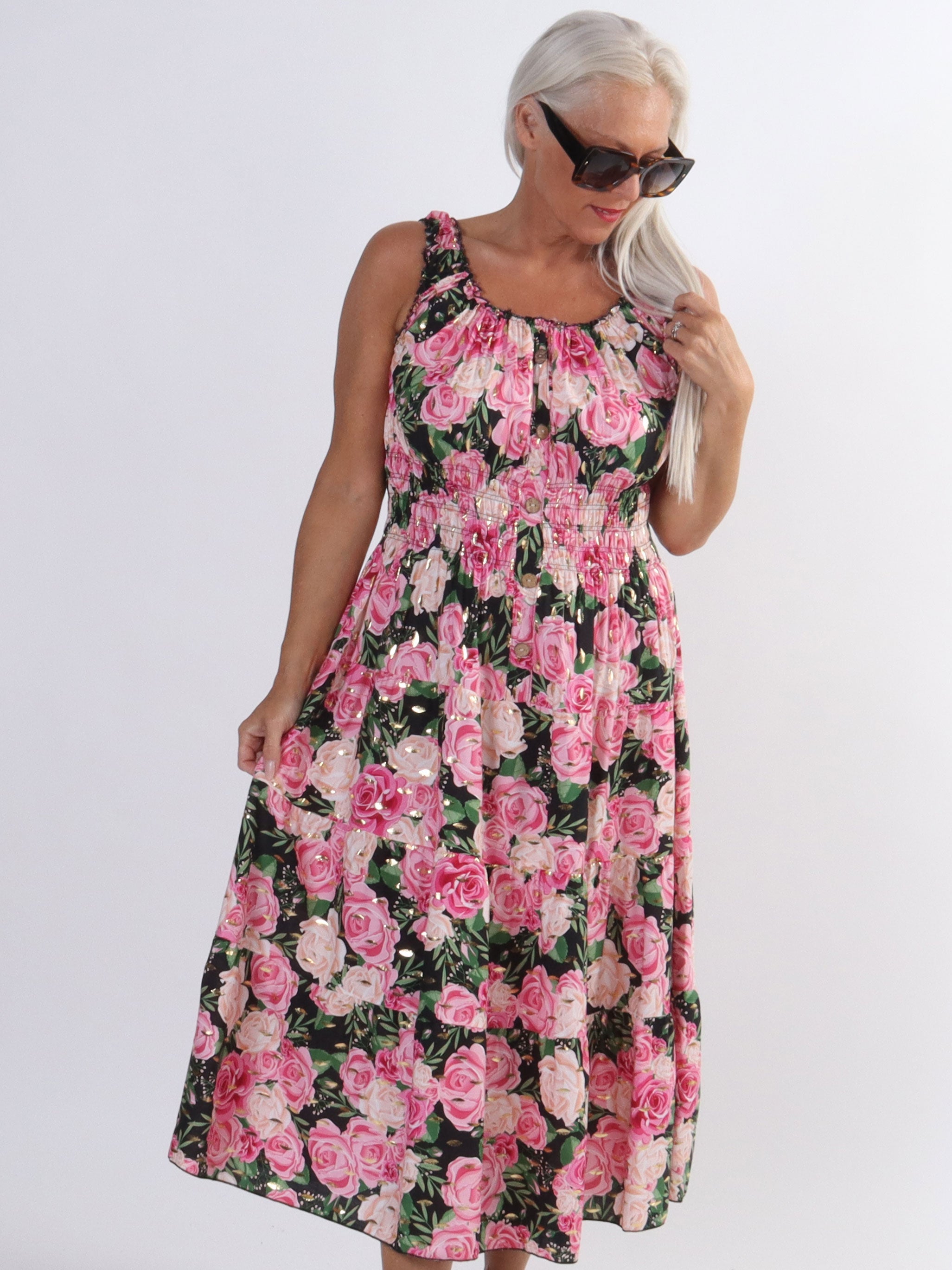 Alicia Rose Short - Söt klänning i plus size med sommarblommor