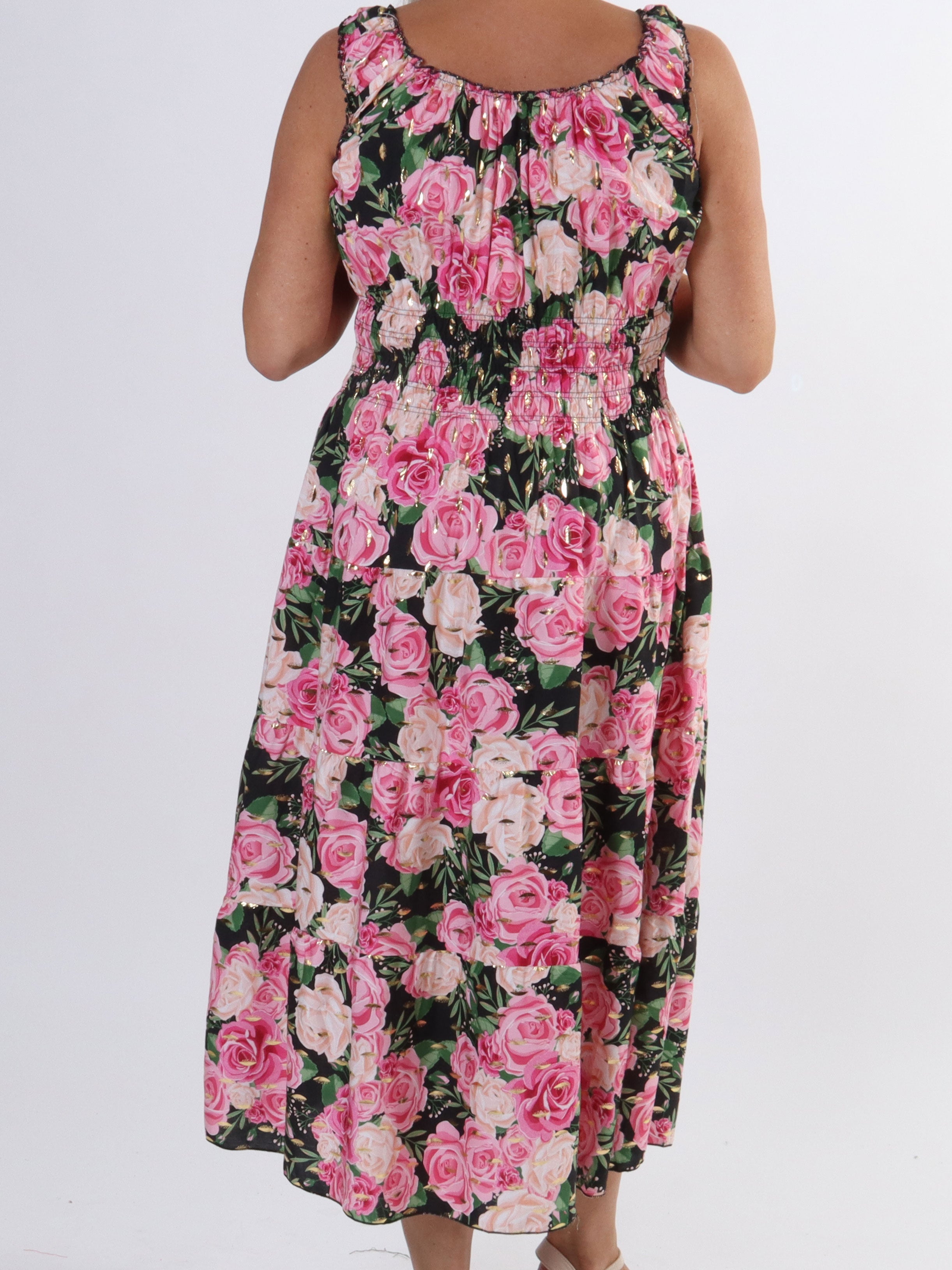 Alicia Rose Short - Söt klänning i plus size med sommarblommor