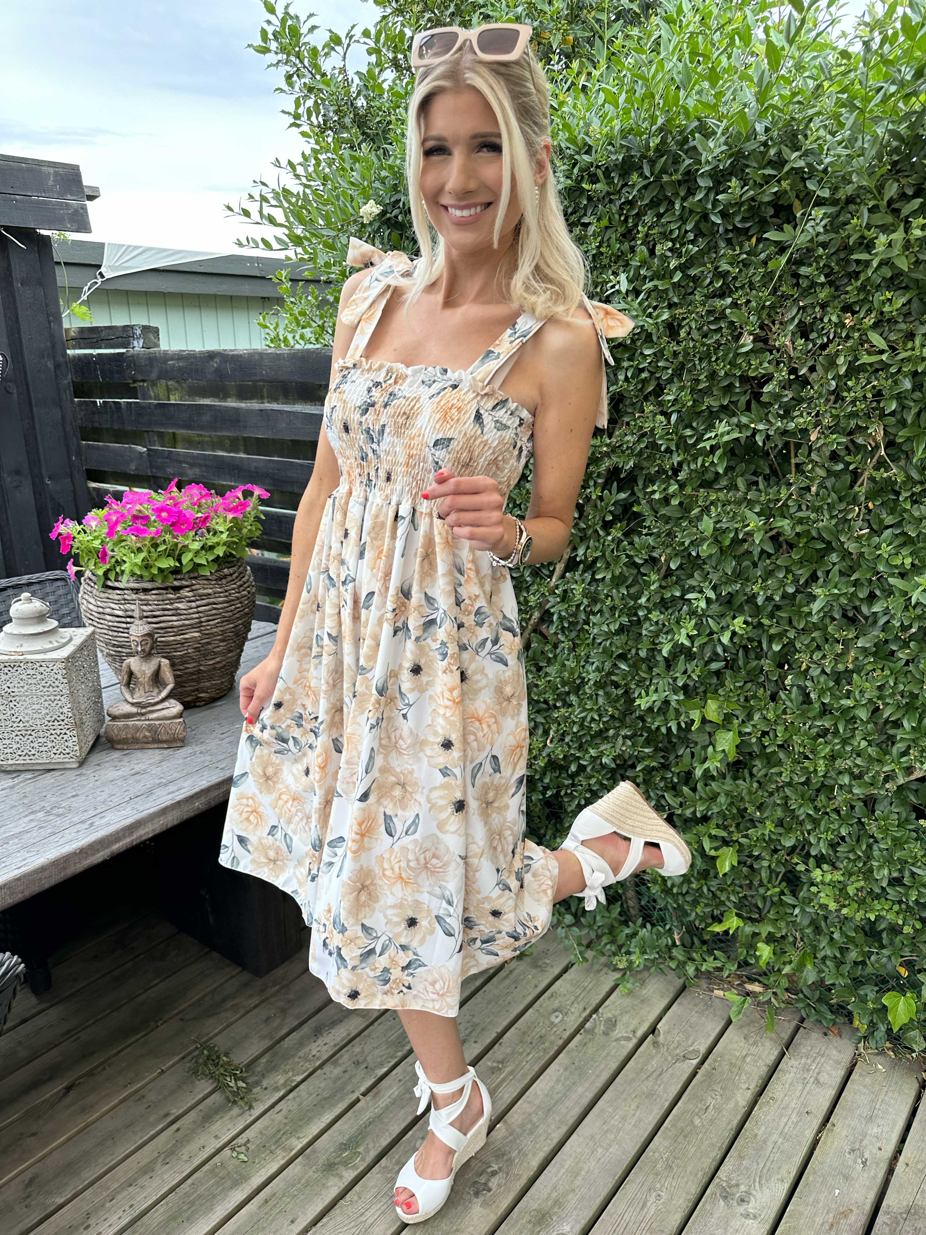 Ametrin - Klänning med rosettband och smock - Pink