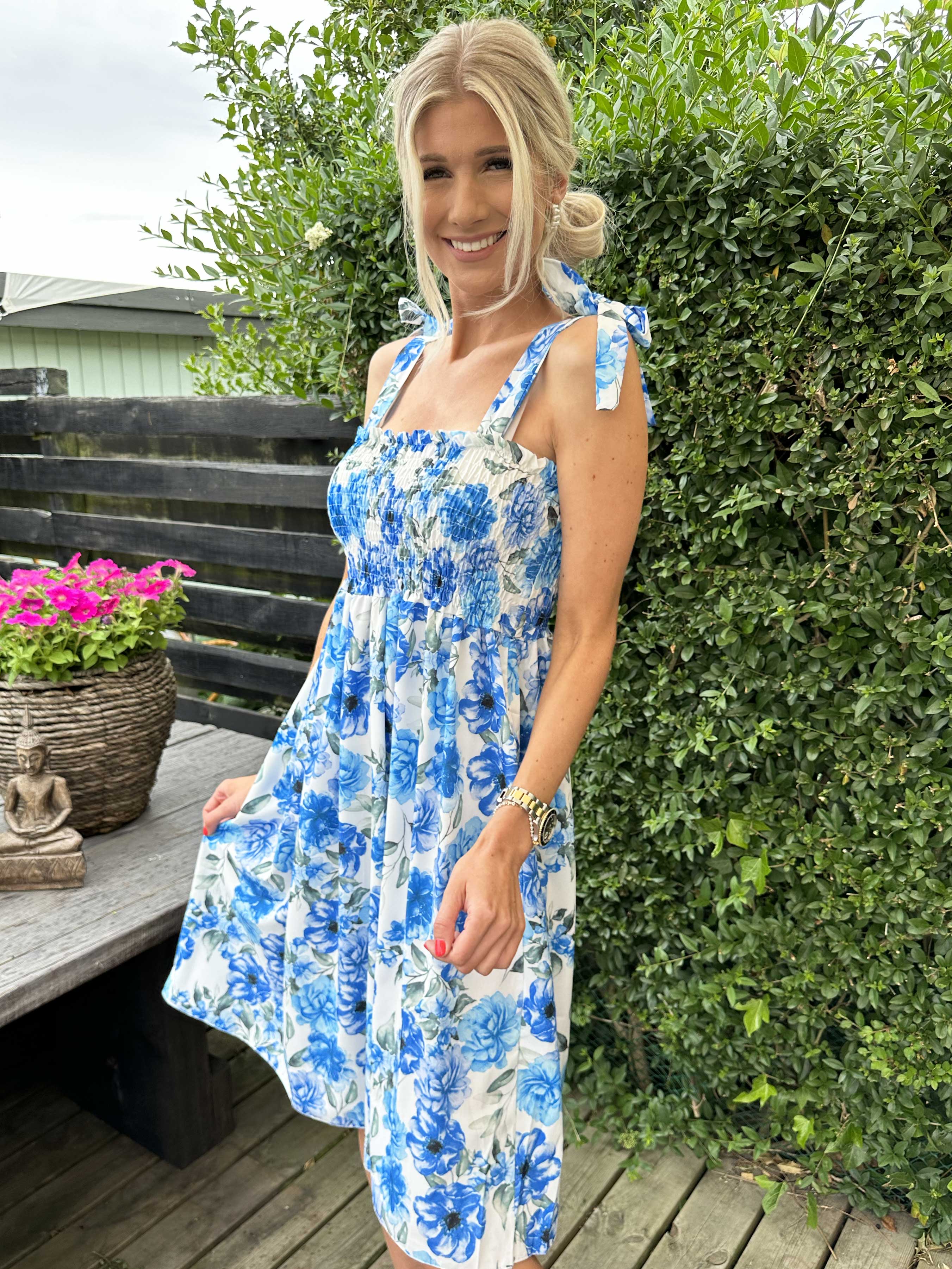 Ametrin - Klänning med rosettband och smock - Beige