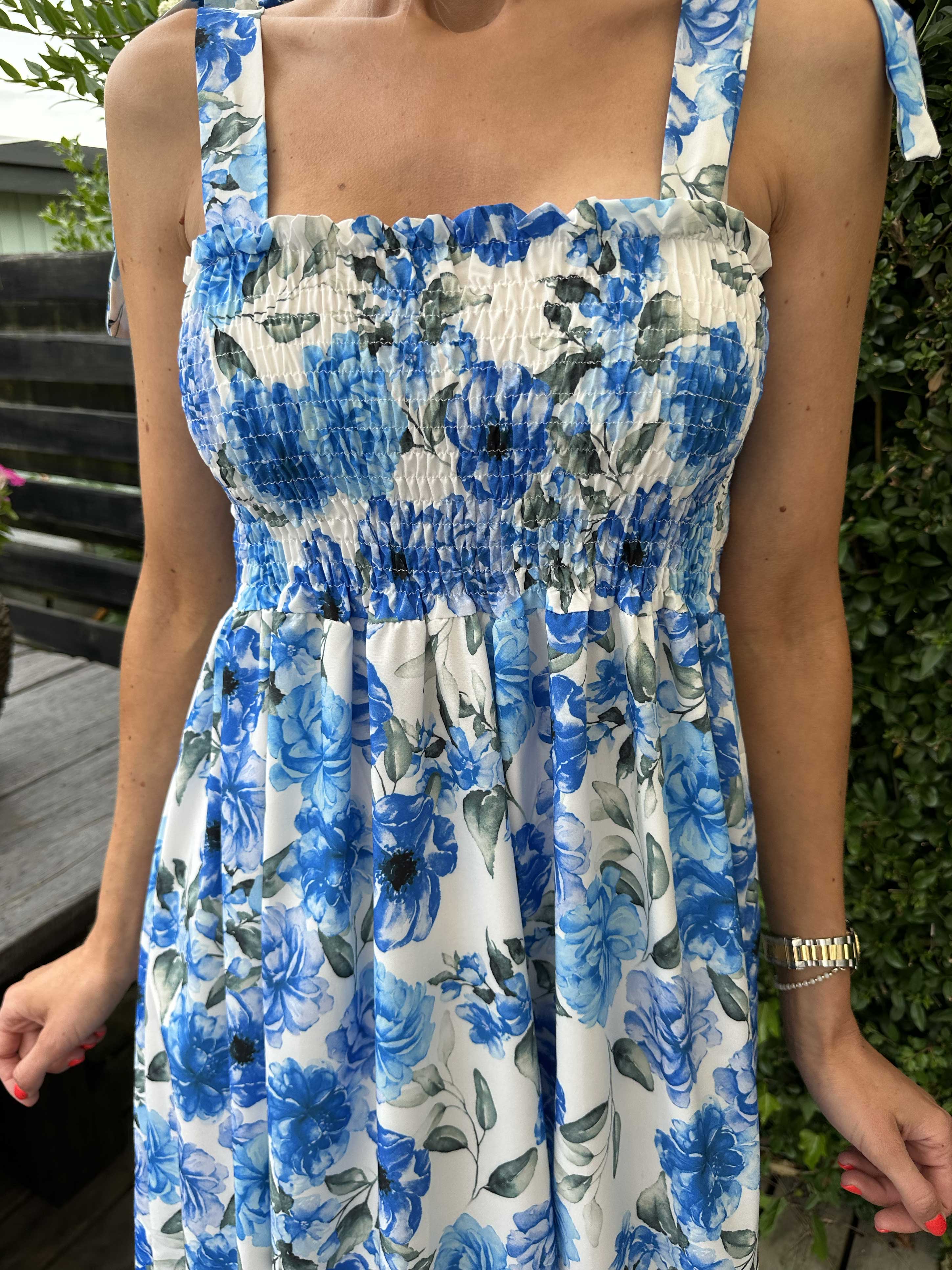 Ametrin - Klänning med rosettband och smock