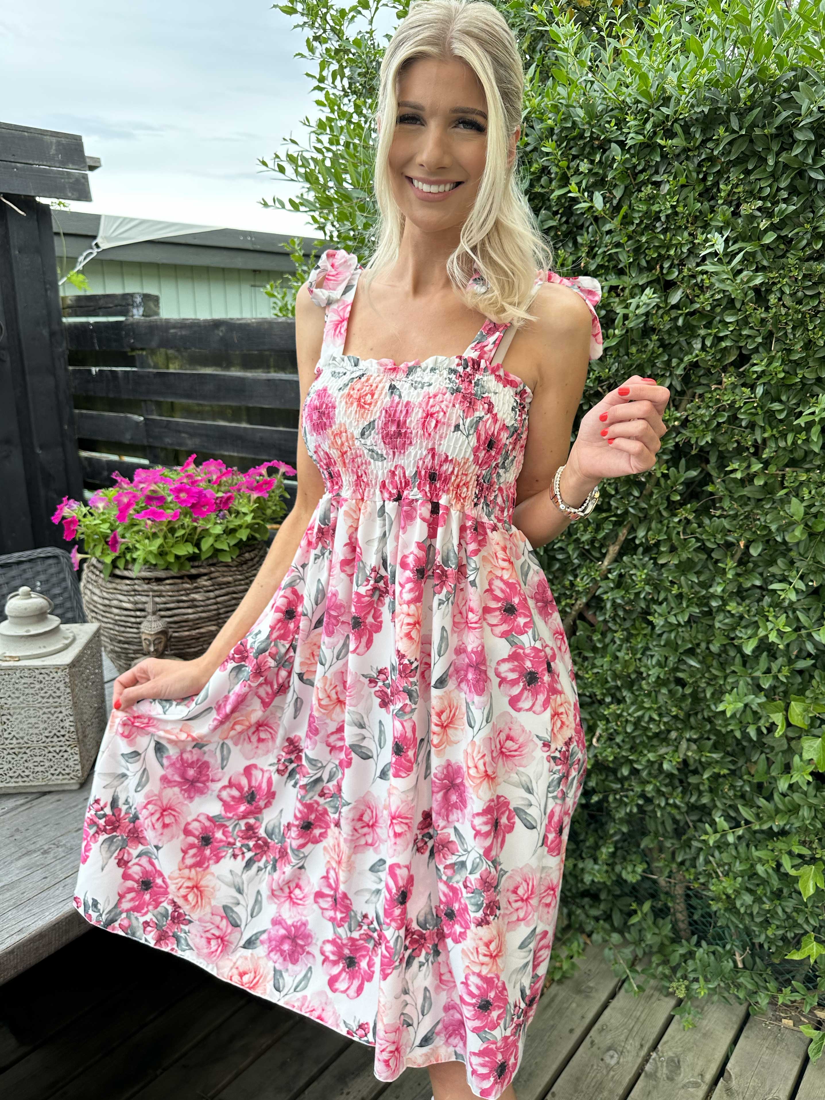 Ametrin - Klänning med rosettband och smock