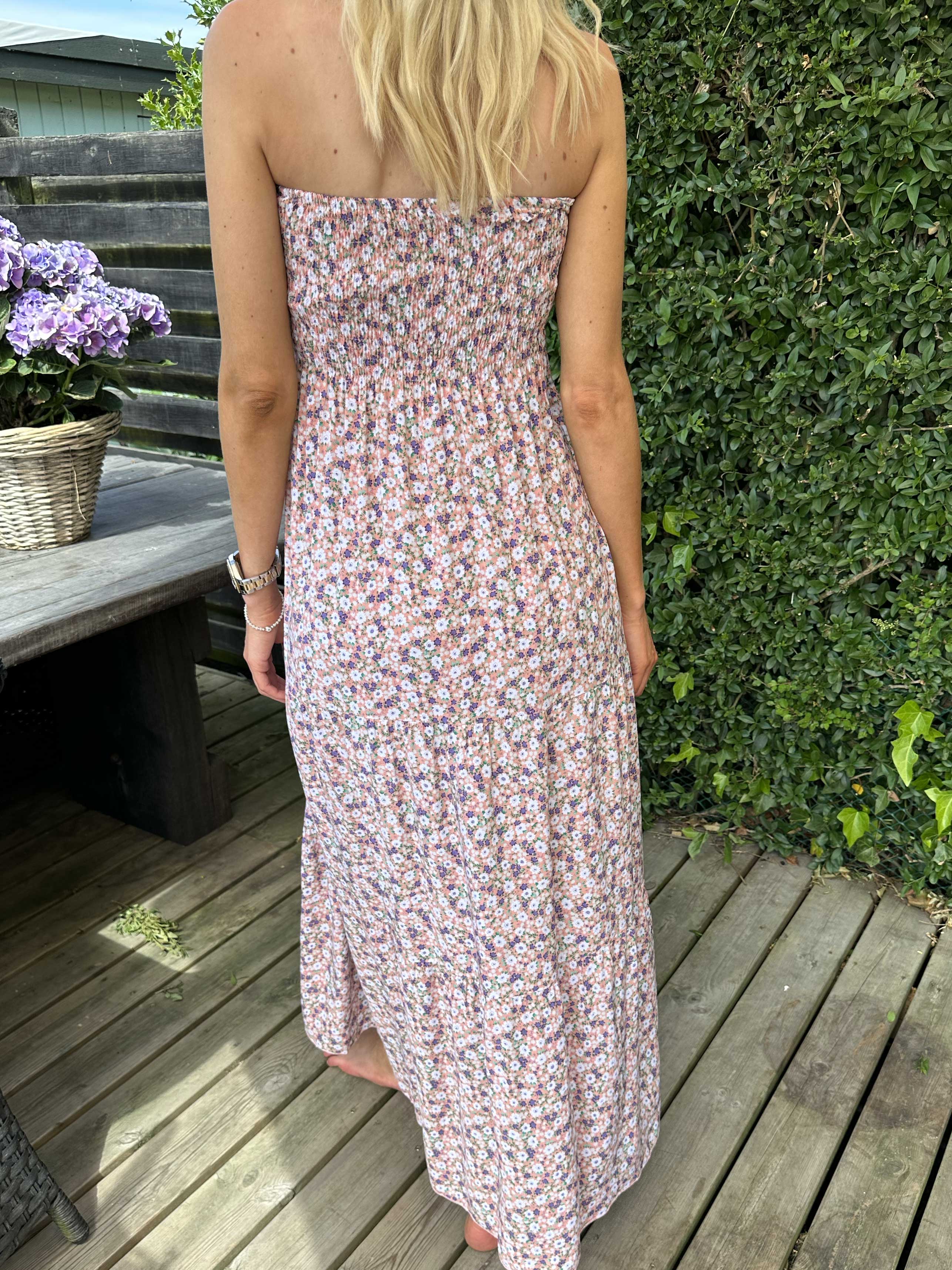 Amina - Lång sommarklänning med smockad byst