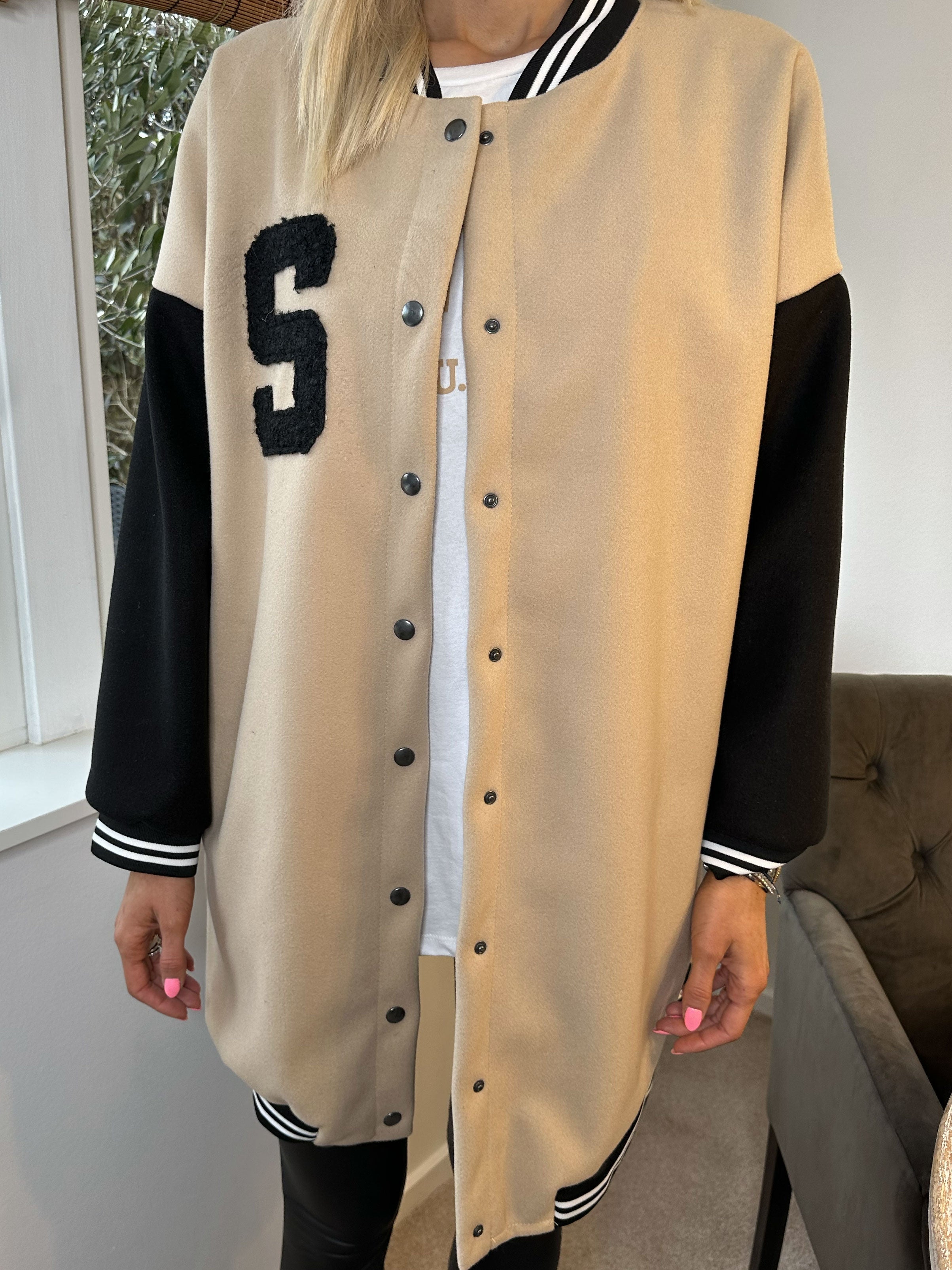 Andy - Cool lång collegejacka med tryckknappar