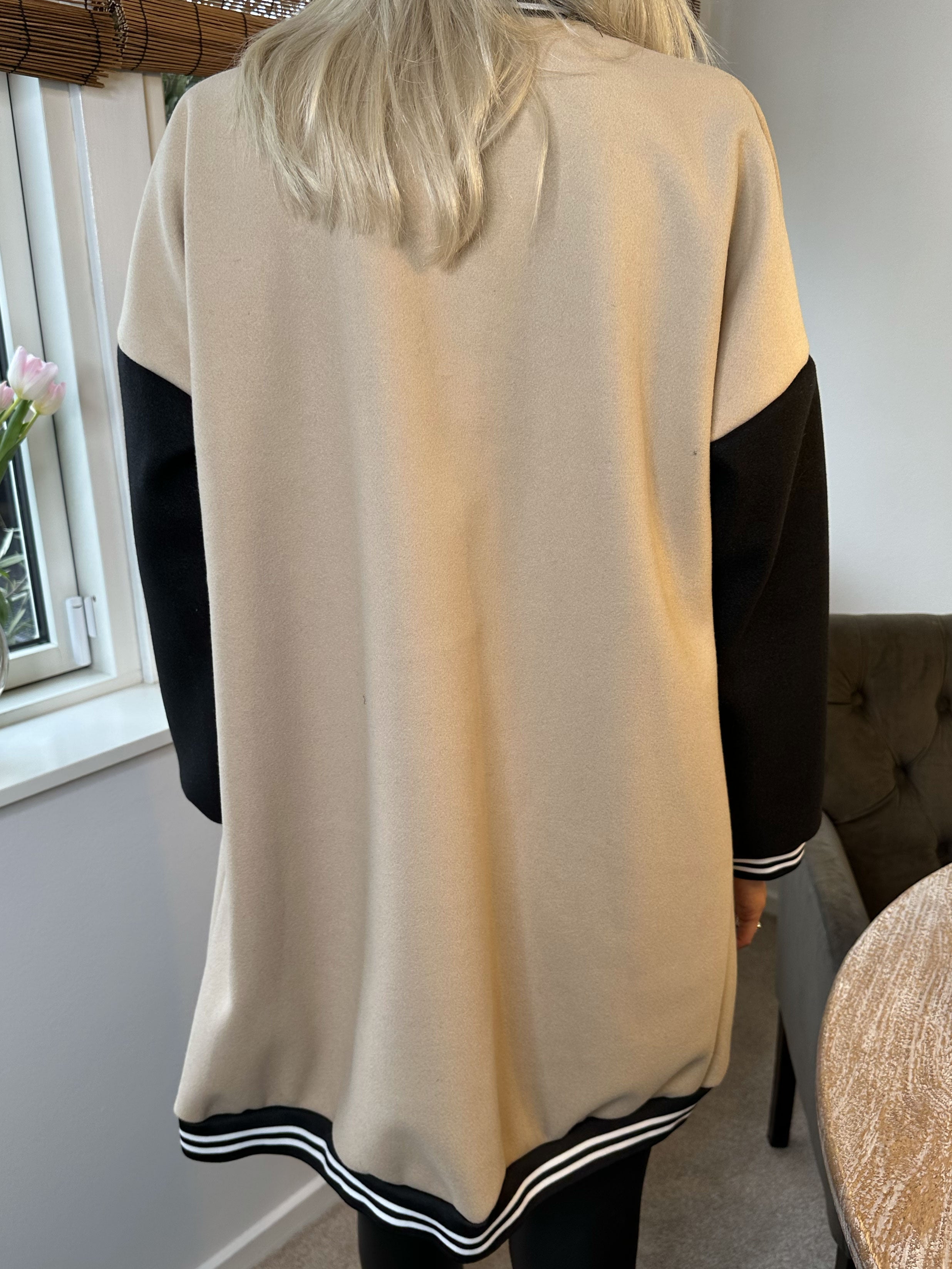 Andy - Cool lång collegejacka med tryckknappar