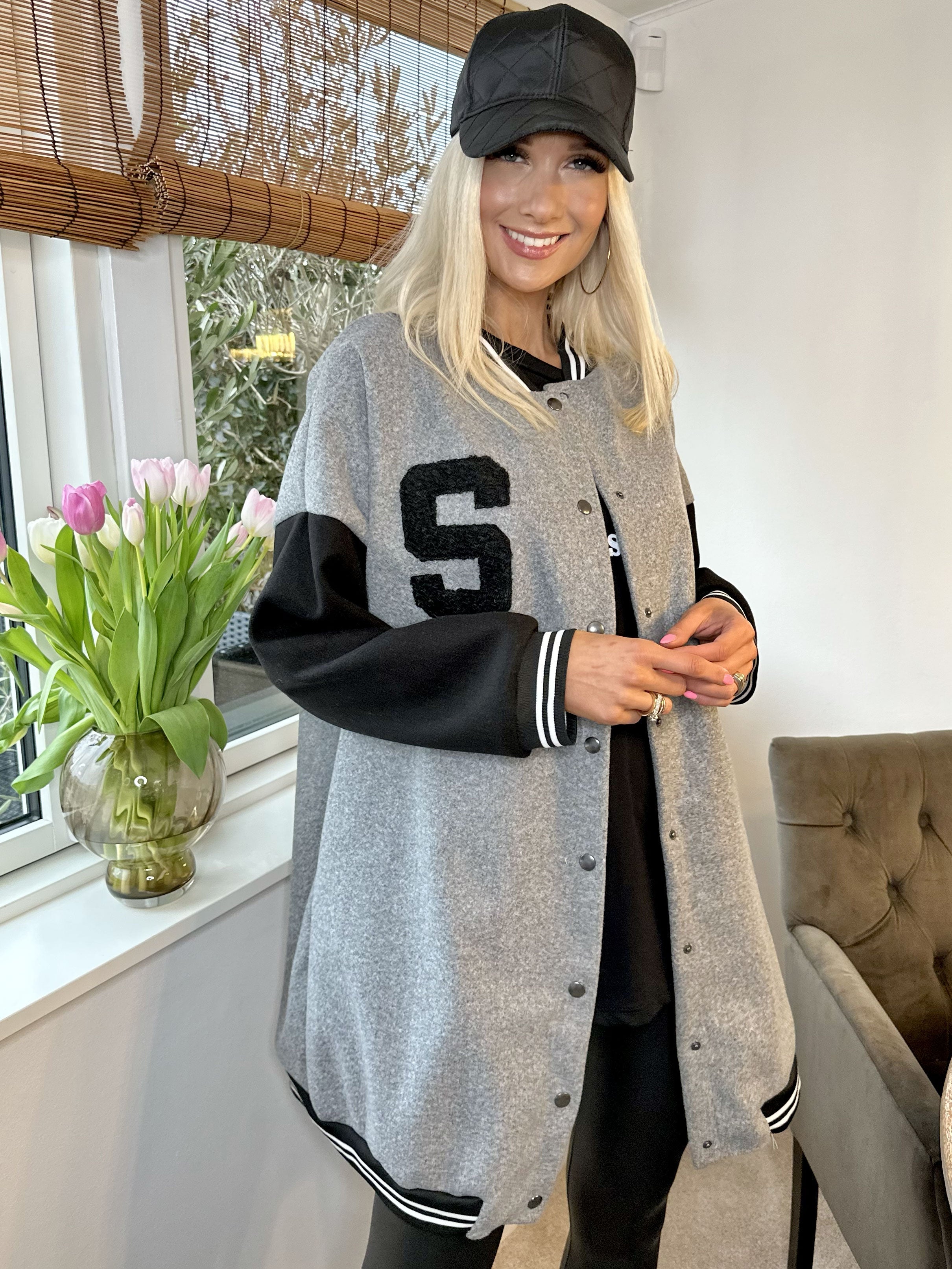 Andy - Cool lång collegejacka med tryckknappar