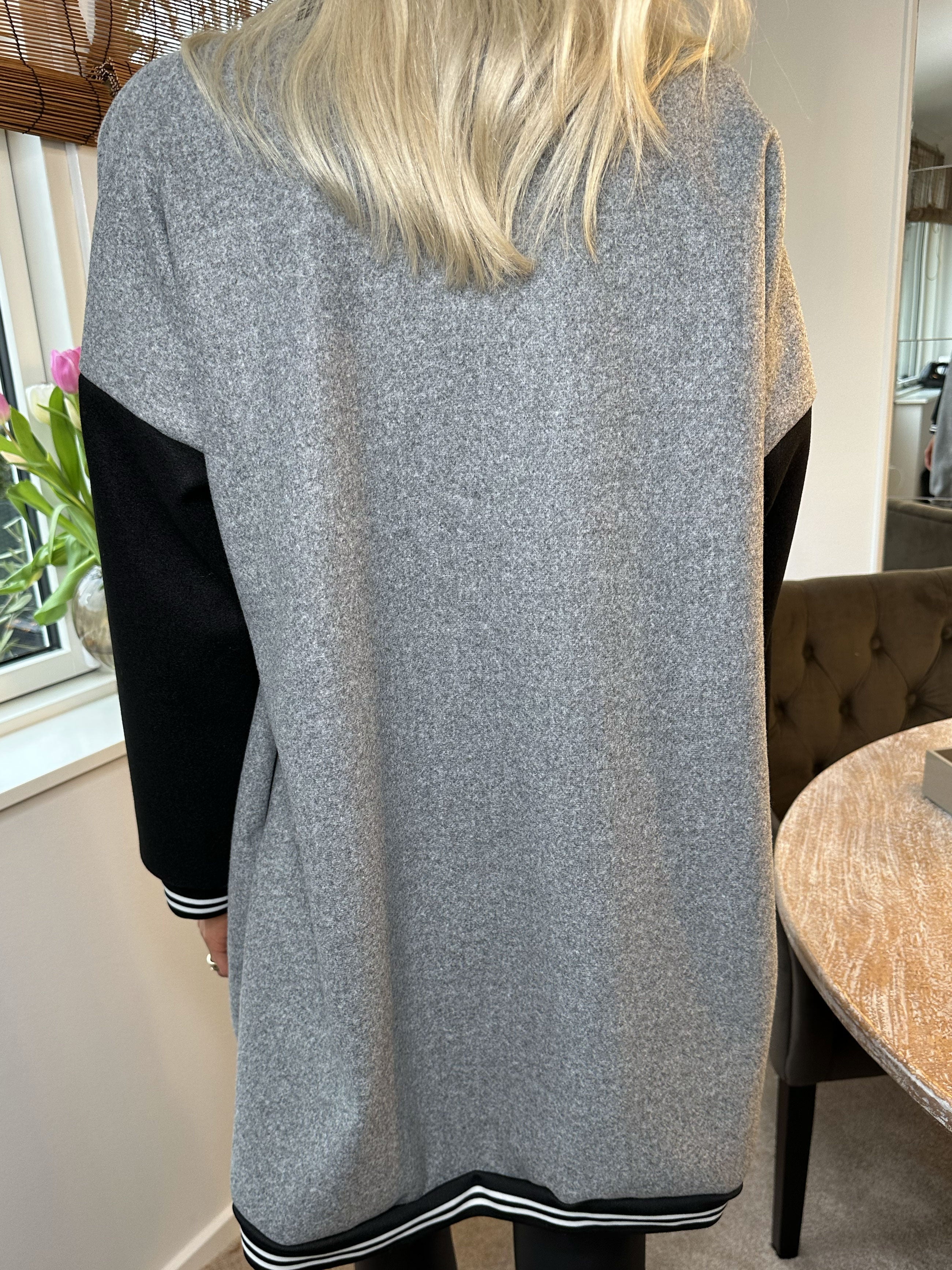 Andy - Cool lång collegejacka med tryckknappar